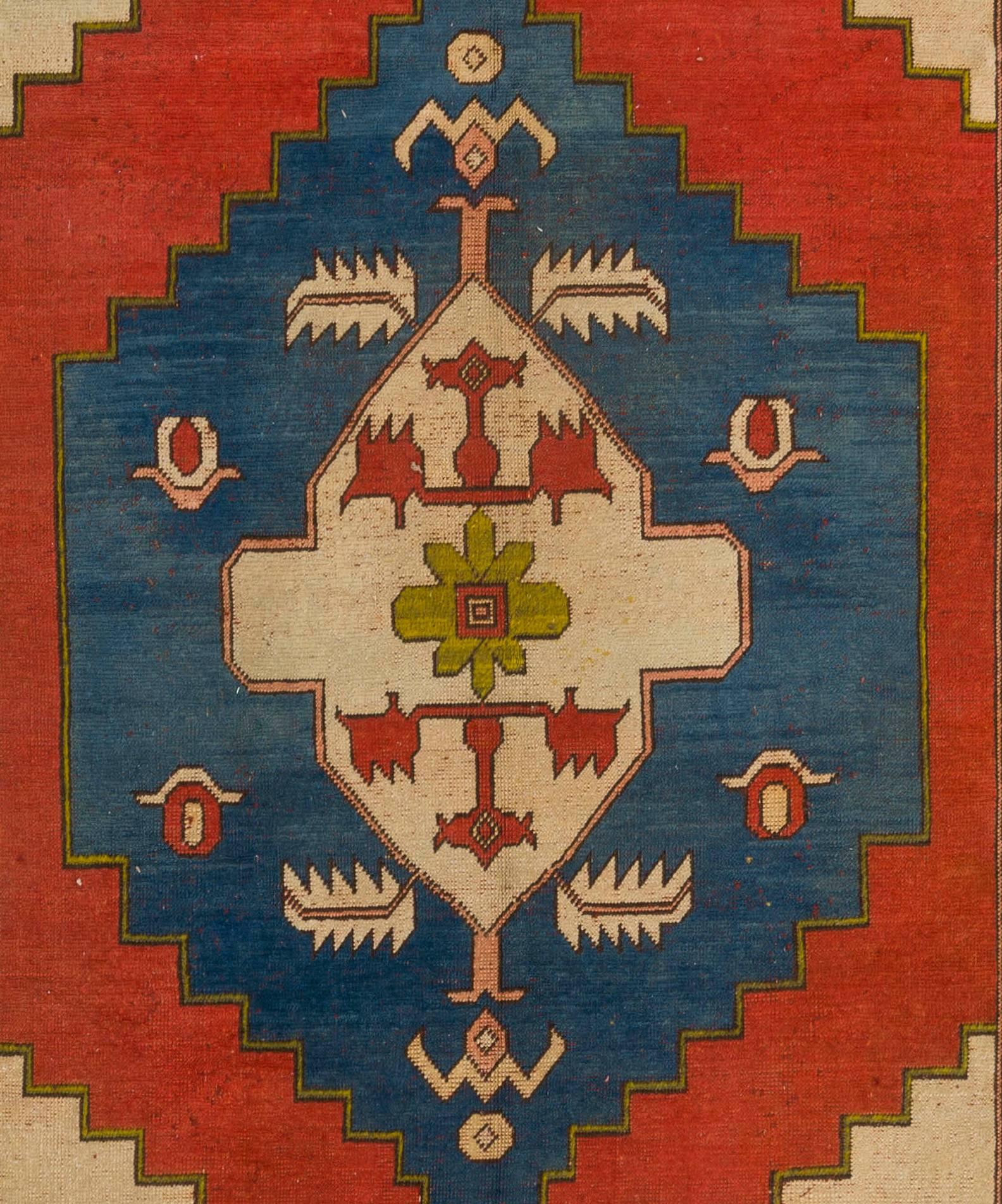 Alfombra de área Konya Vintage de 7,8x11 pies. 100% lana suave. Colores Rojo, Azul y Verde Beige Oushak en venta