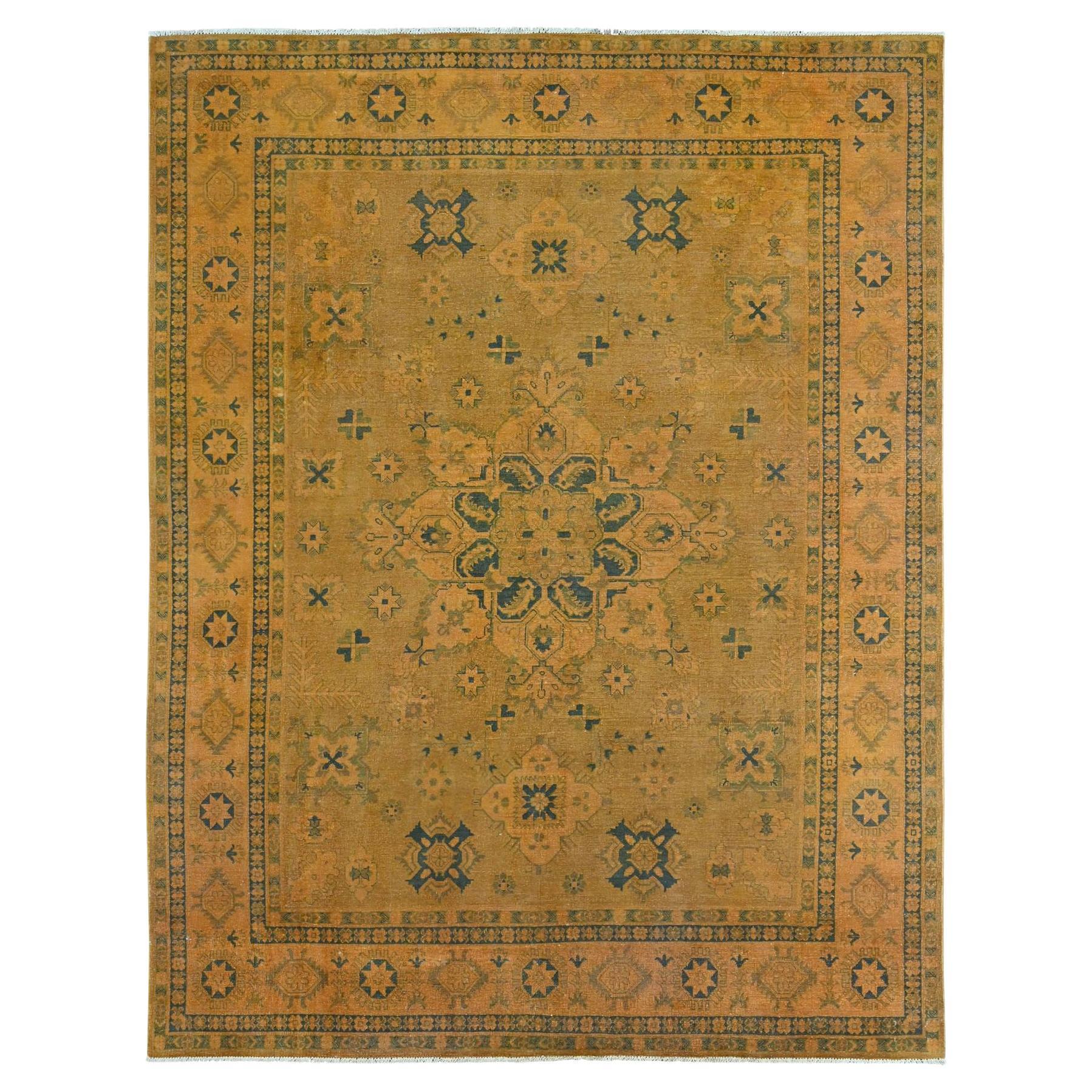 7'8 "x9'10" Tapis en laine surteinte Honey Brown Kazak Flower Design noué à la main en vente