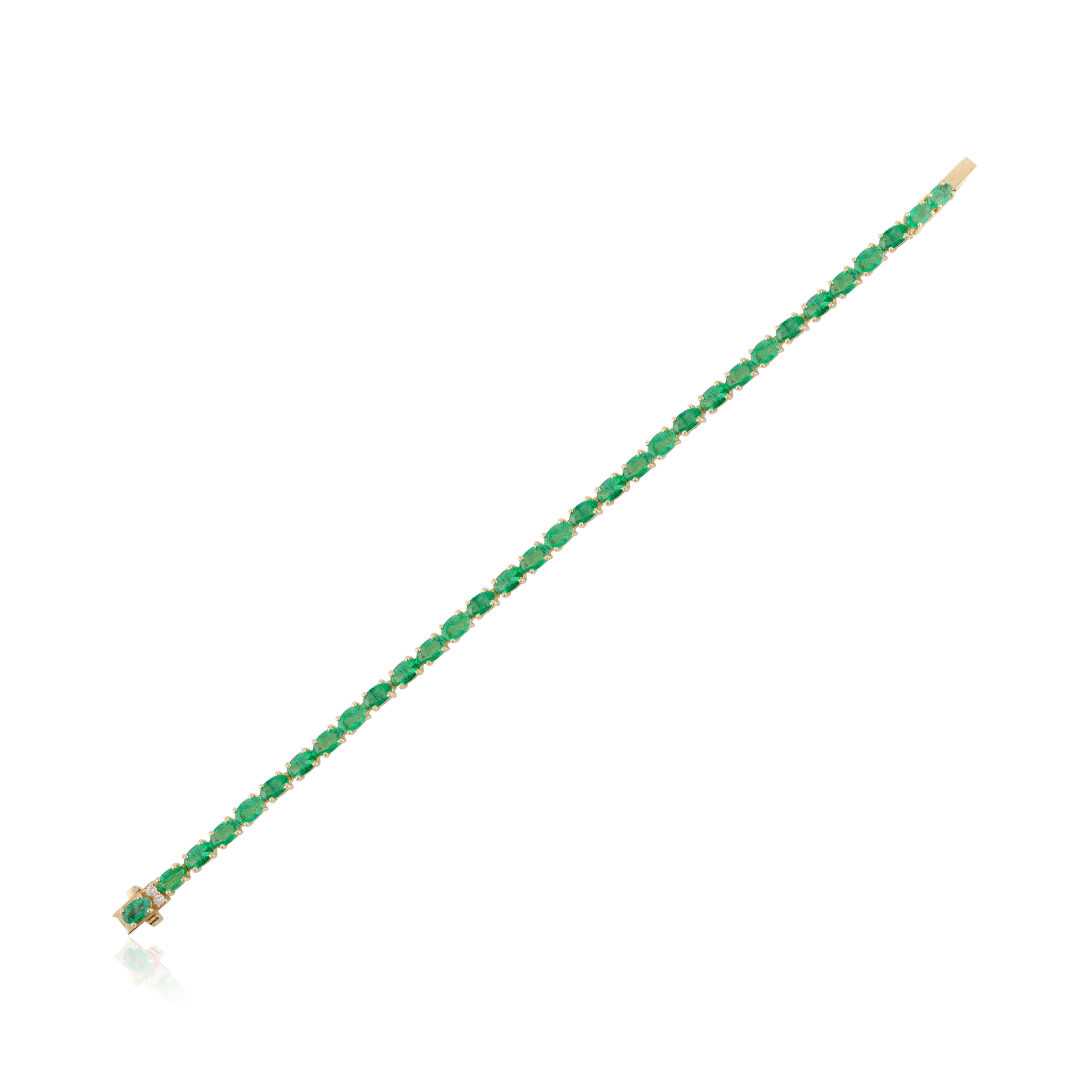 Art Deco 7.9 Carat Oval Emerald Diamond Tennis Bracelet in Solid 18k Yellow Gold For Sale