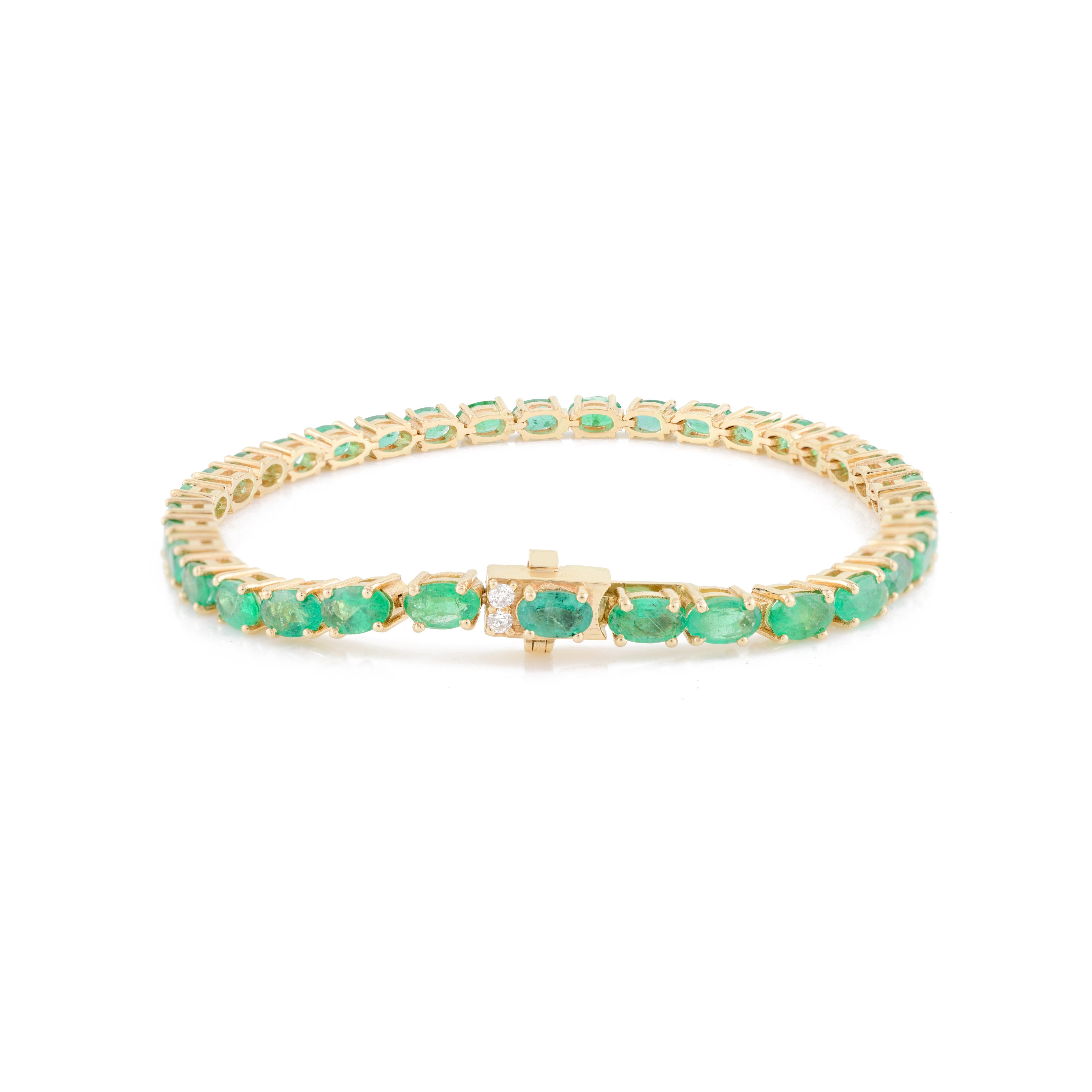 Women's 7.9 Carat Oval Emerald Diamond Tennis Bracelet in Solid 18k Yellow Gold For Sale