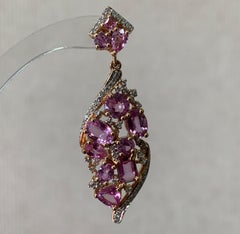 Sunita Nahata Rosa Saphir 7.90 Karat. Ohrringe aus 18 Karat Roségold mit Diamanten.