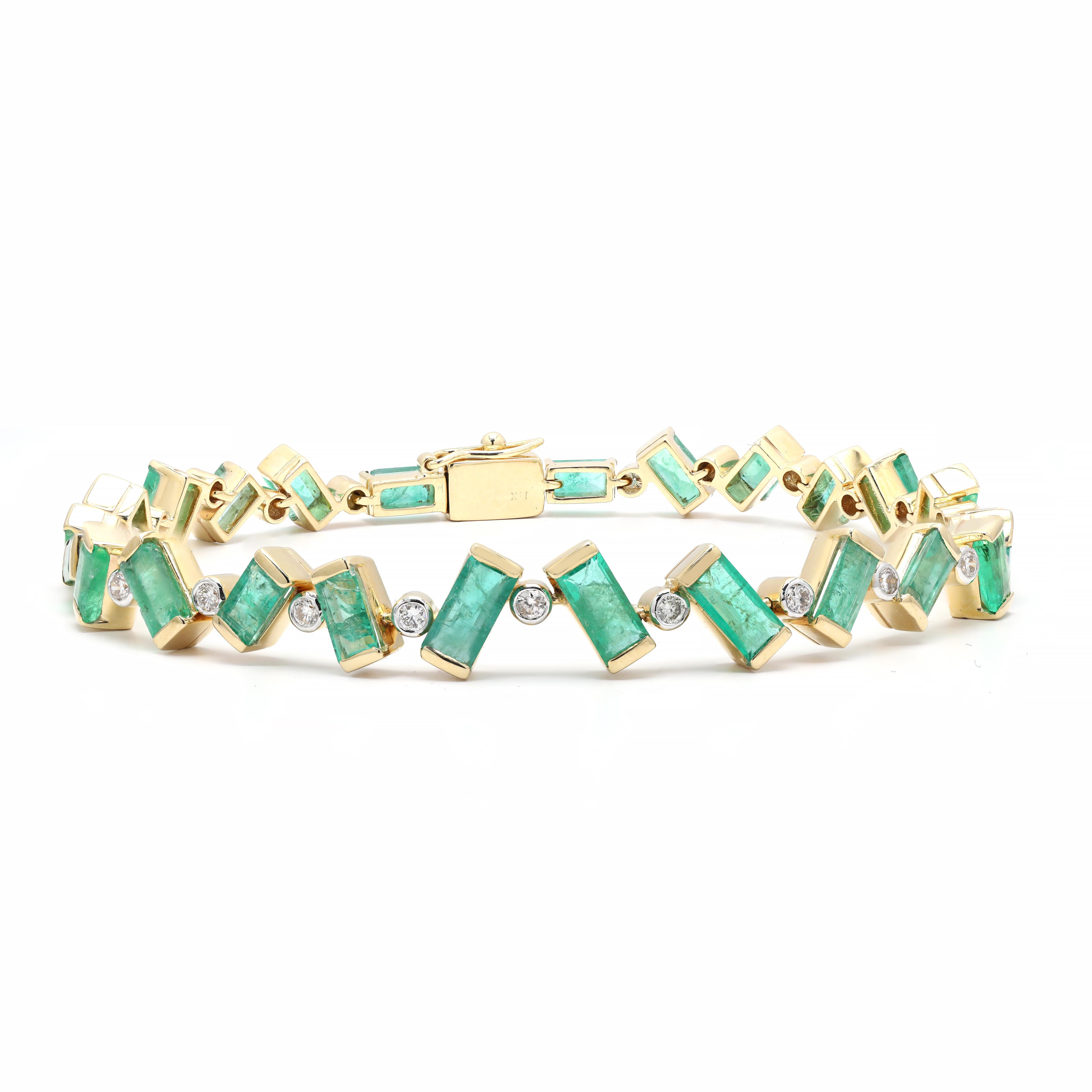Baguette Cut 7.9 Ct Inclined Emerald Diamond Tennis Bracelet in 14K Yellow Gold For Sale
