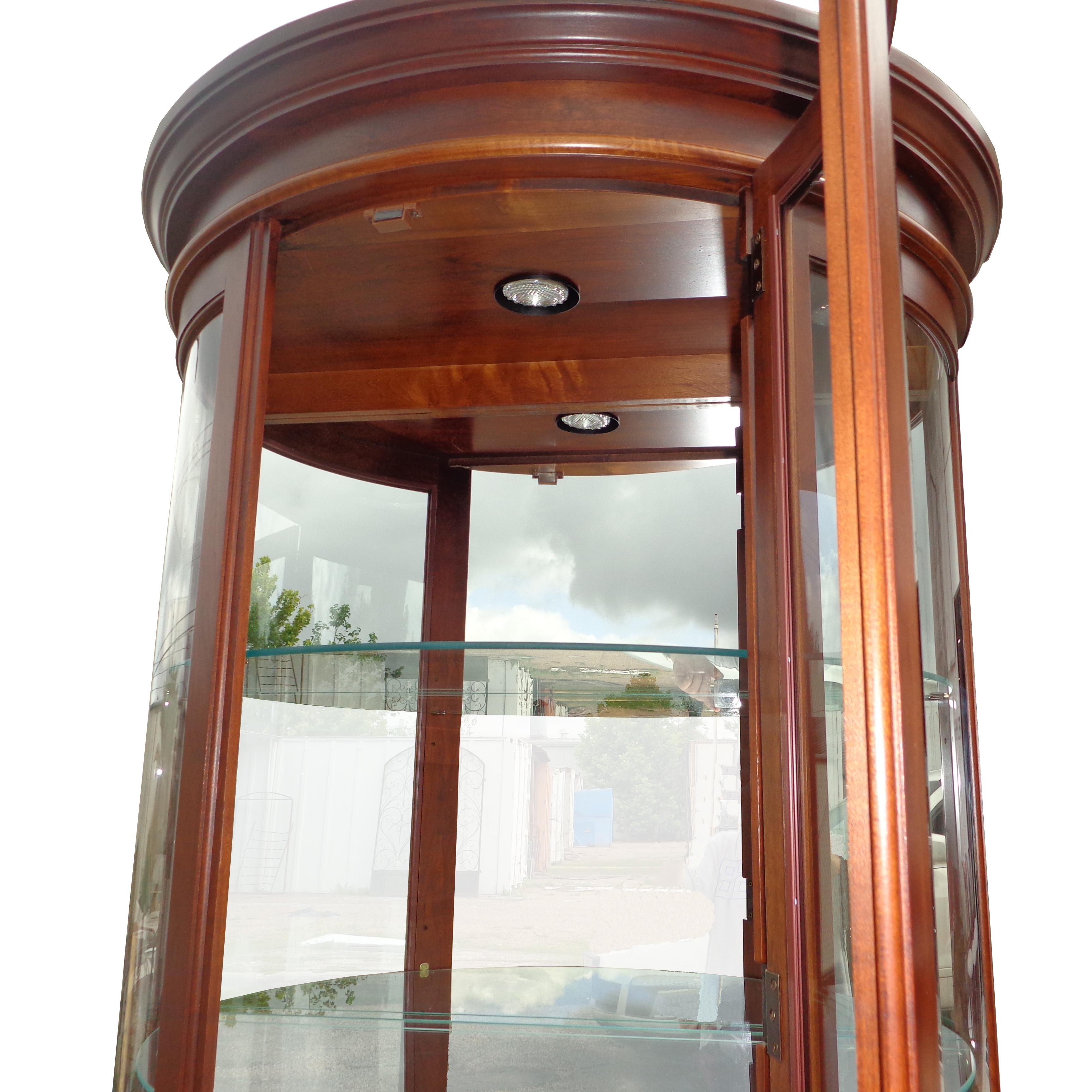 Vitrinenschrank von Pulaski Furniture Corporation im Zustand „Gut“ im Angebot in Pasadena, TX