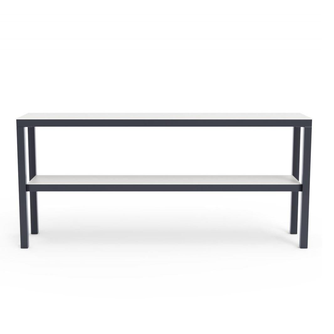 The outdoor console is constructed with a sturdy iron structure and features an anthracite grey finish. Its top and middle shelf are crafted from resin, offering a sleek matte white lacquer appearance. With a substantial width of 79
