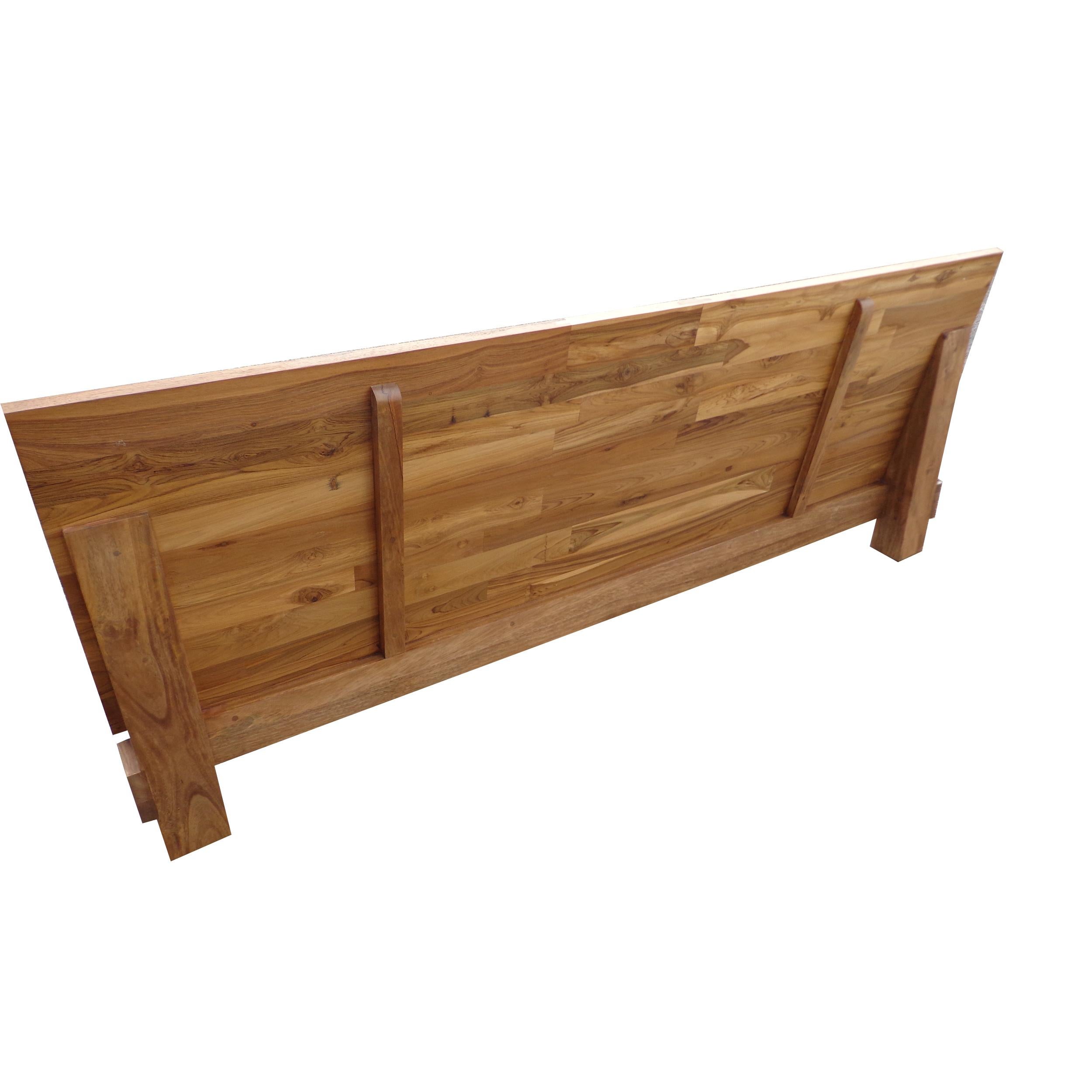 Rustic style headboard

Charming headboard assembled with reclaimed hard wood planks. Measures 79
