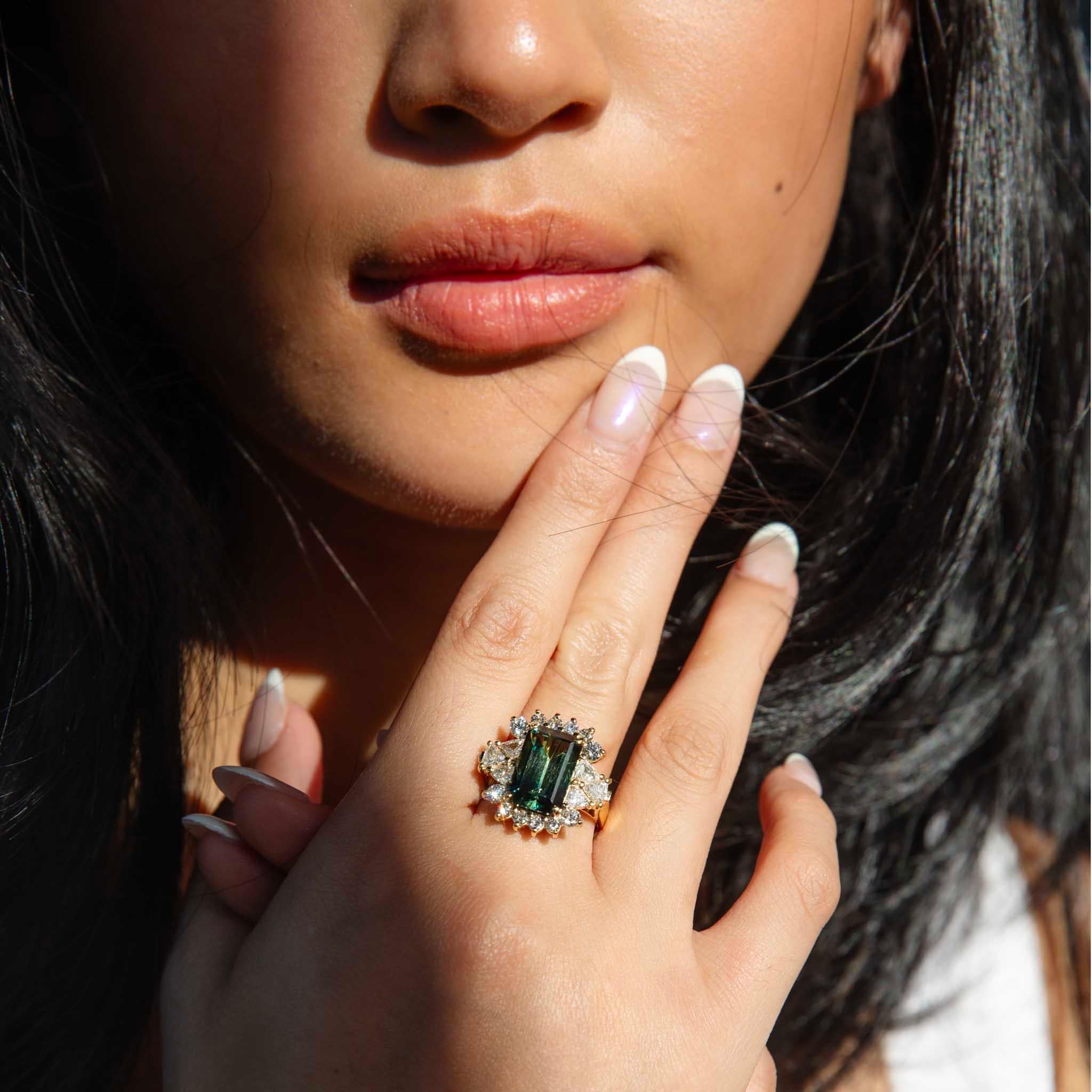7.90 Carat Emerald Cut Parti Sapphire & Diamond Ring 18 Carat Yellow Gold For Sale 1