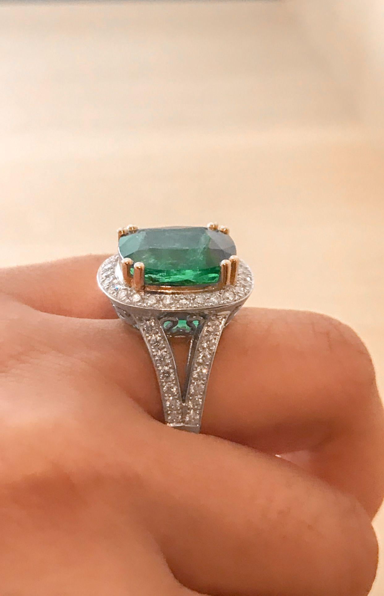 7.90 Carat GIA Emerald Diamond Gold Statement Ring Fine Estate Jewelry For Sale 1