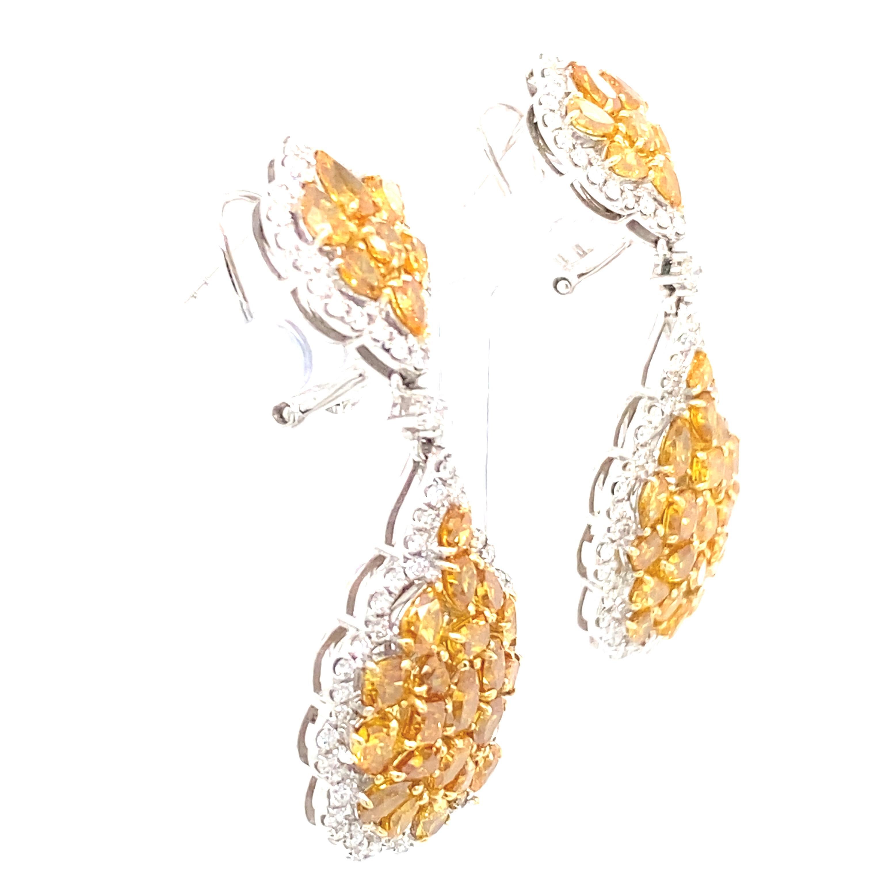 Boucles d'oreilles chandelier en or bicolore avec diamants multicolores de 7,90 carats en vente 4