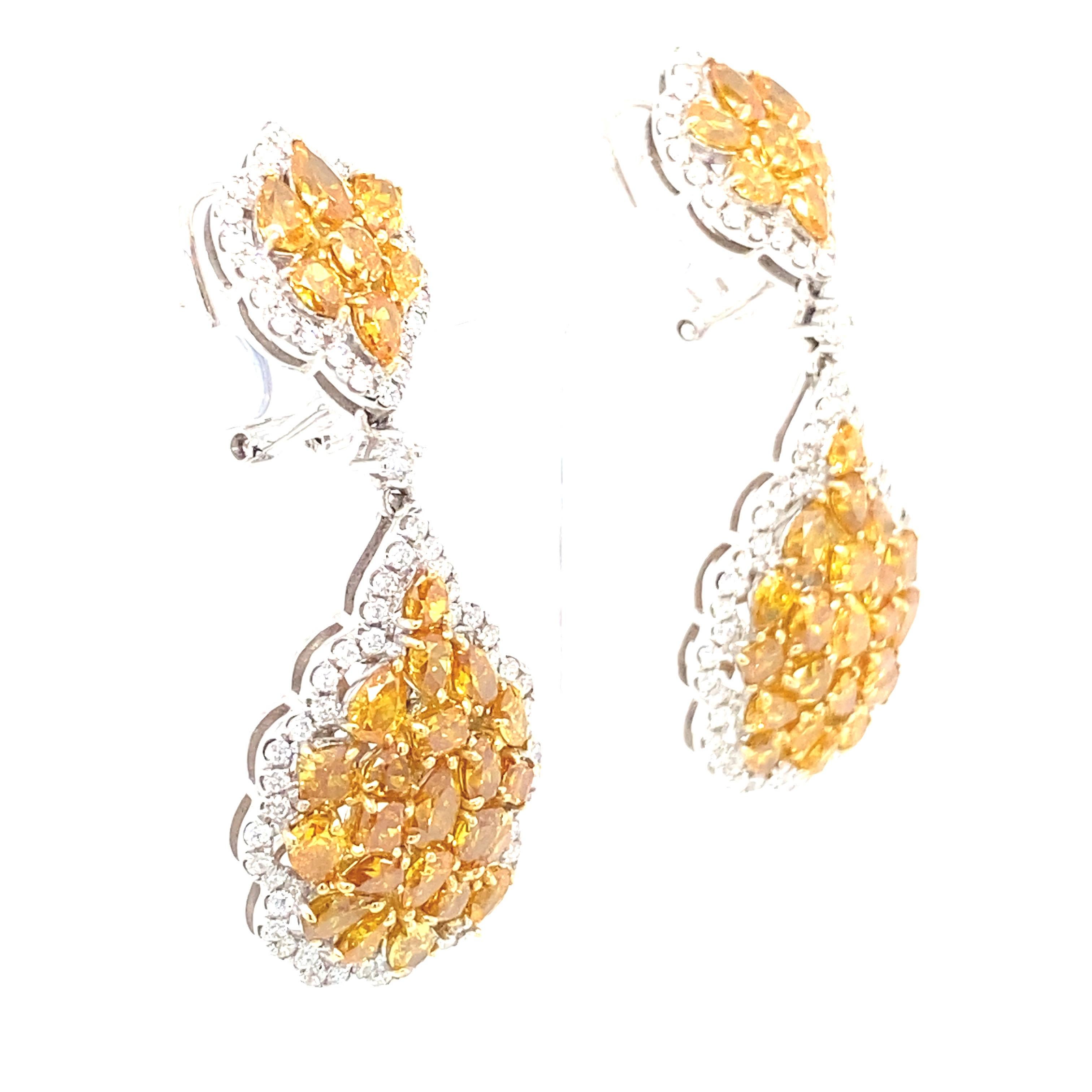 Boucles d'oreilles chandelier en or bicolore avec diamants multicolores de 7,90 carats en vente 1