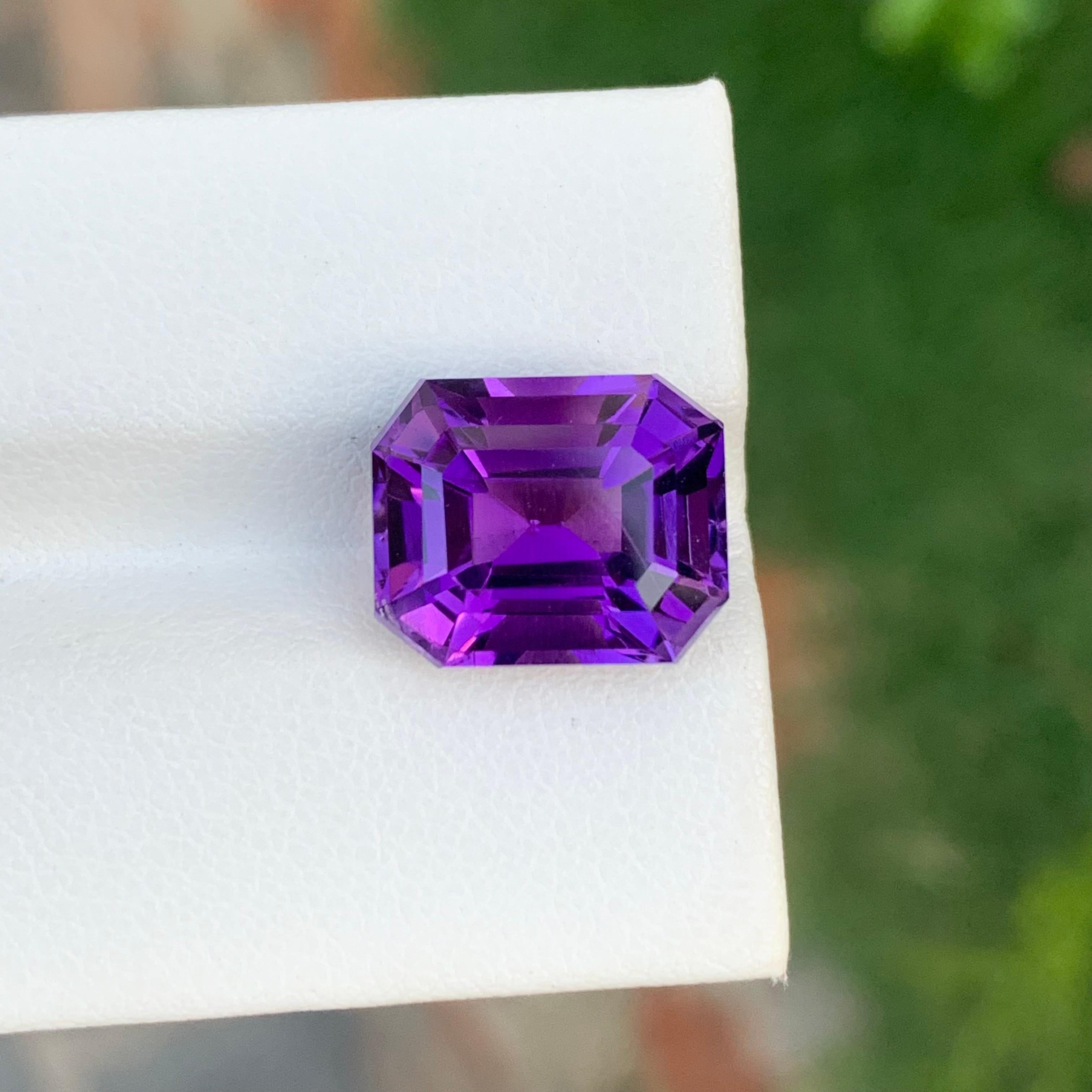Women's or Men's 7.90 Carat Natural Loose Amethyst Emerald Shape Gem From Brazilian Mine