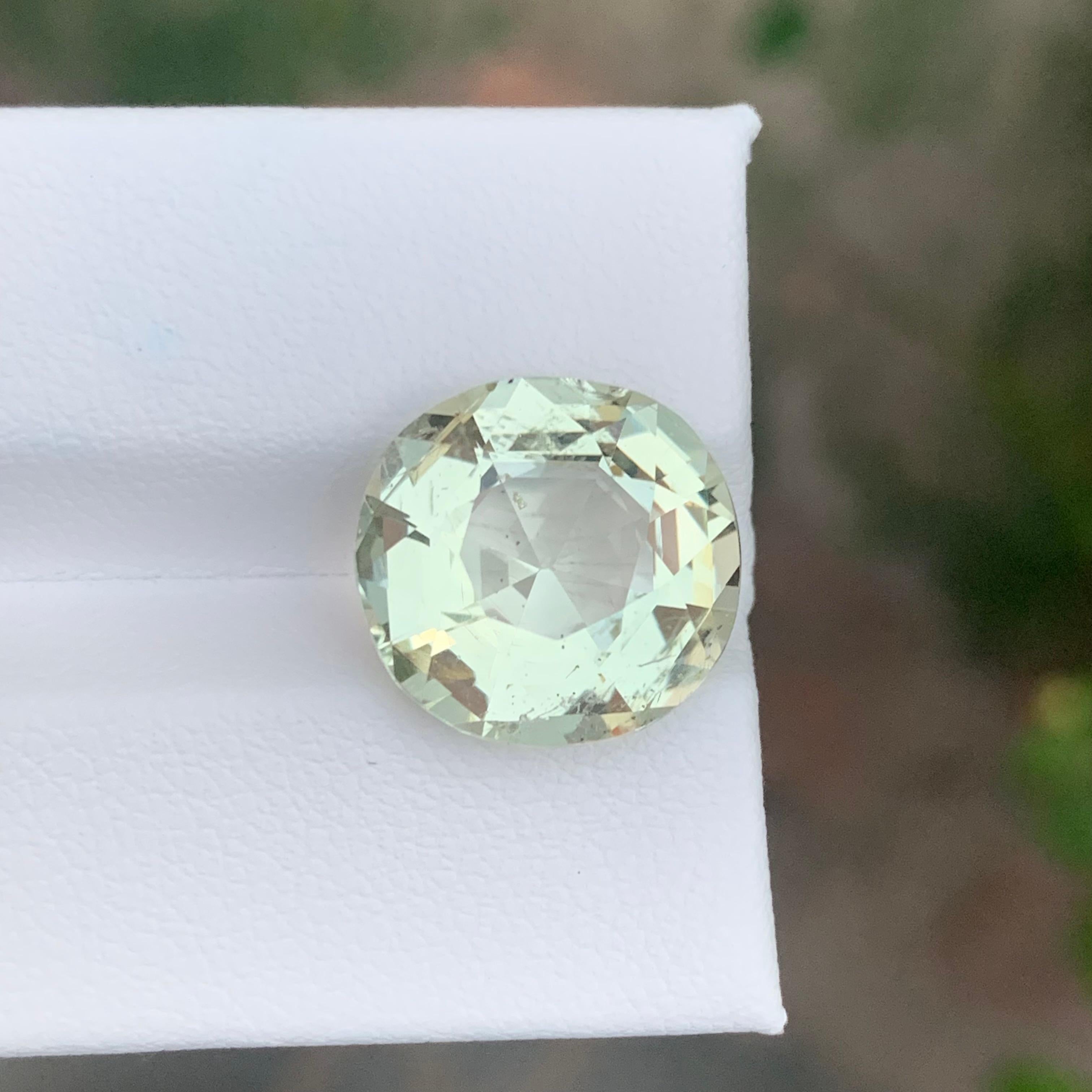 Eliodoro sciolto

Peso: 7,90 Carati
Dimensioni: 13,9 x 13,3 x 8,1 mm
Origine: Pakistan
Forma: Cuscino 
Certificato: Su richiesta

L'eliodoro, un affascinante membro della famiglia dei minerali berillo, è famoso per le sue radiose sfumature dorate e