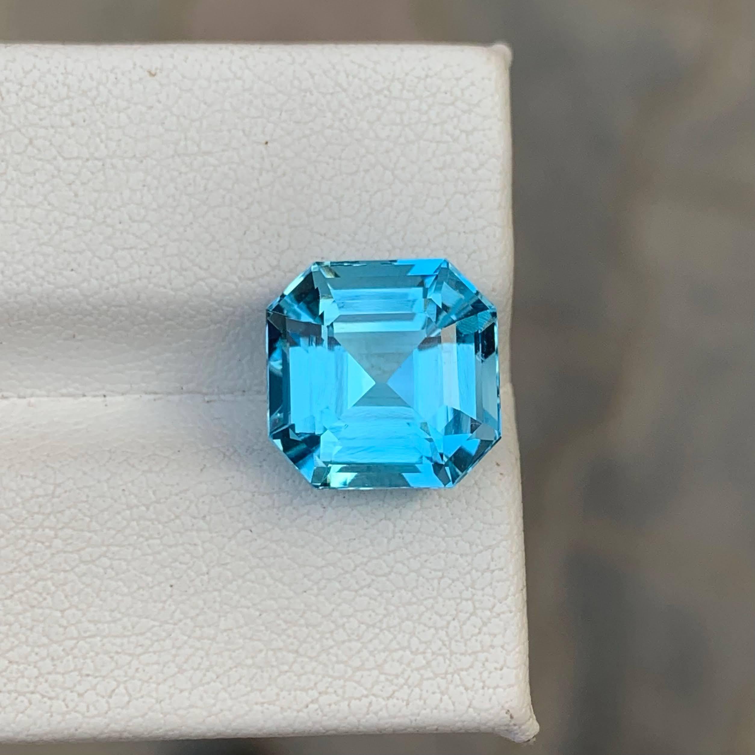 Peso 7,90 quilates 
Dimensiones 10,9x10,9x7,9 mm
Tratamiento Ninguno 
Origen África 
Claridad Loup Clean 
Cortadora de formas 




Este sorprendente Topacio Azul Suizo de 7,90 quilates presenta un vibrante y cristalino color azul que resulta