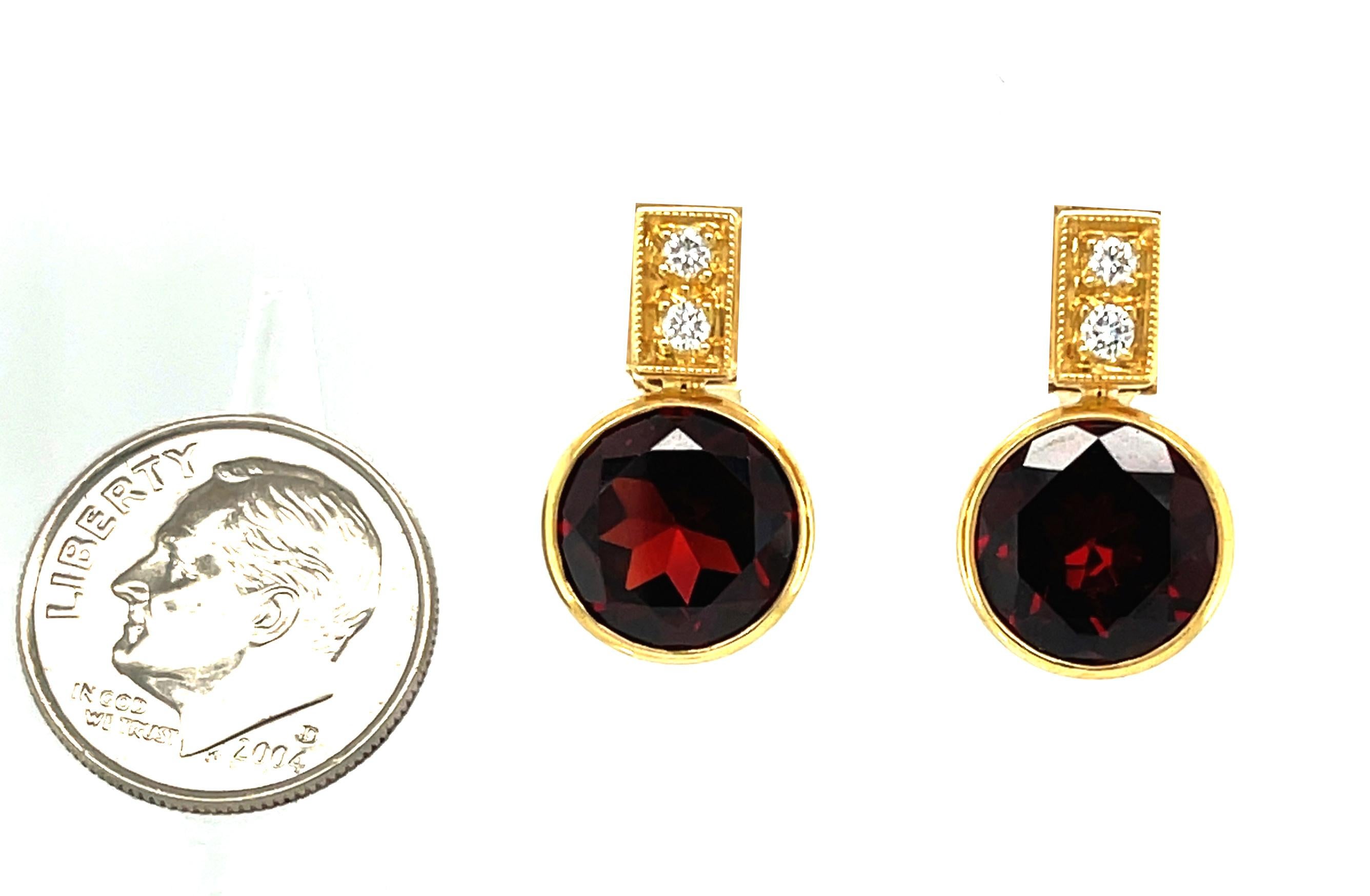 Round Cut Red Garnet and Diamond Drop Earrings in 18k Yellow Gold, 7.90 Carats Total For Sale