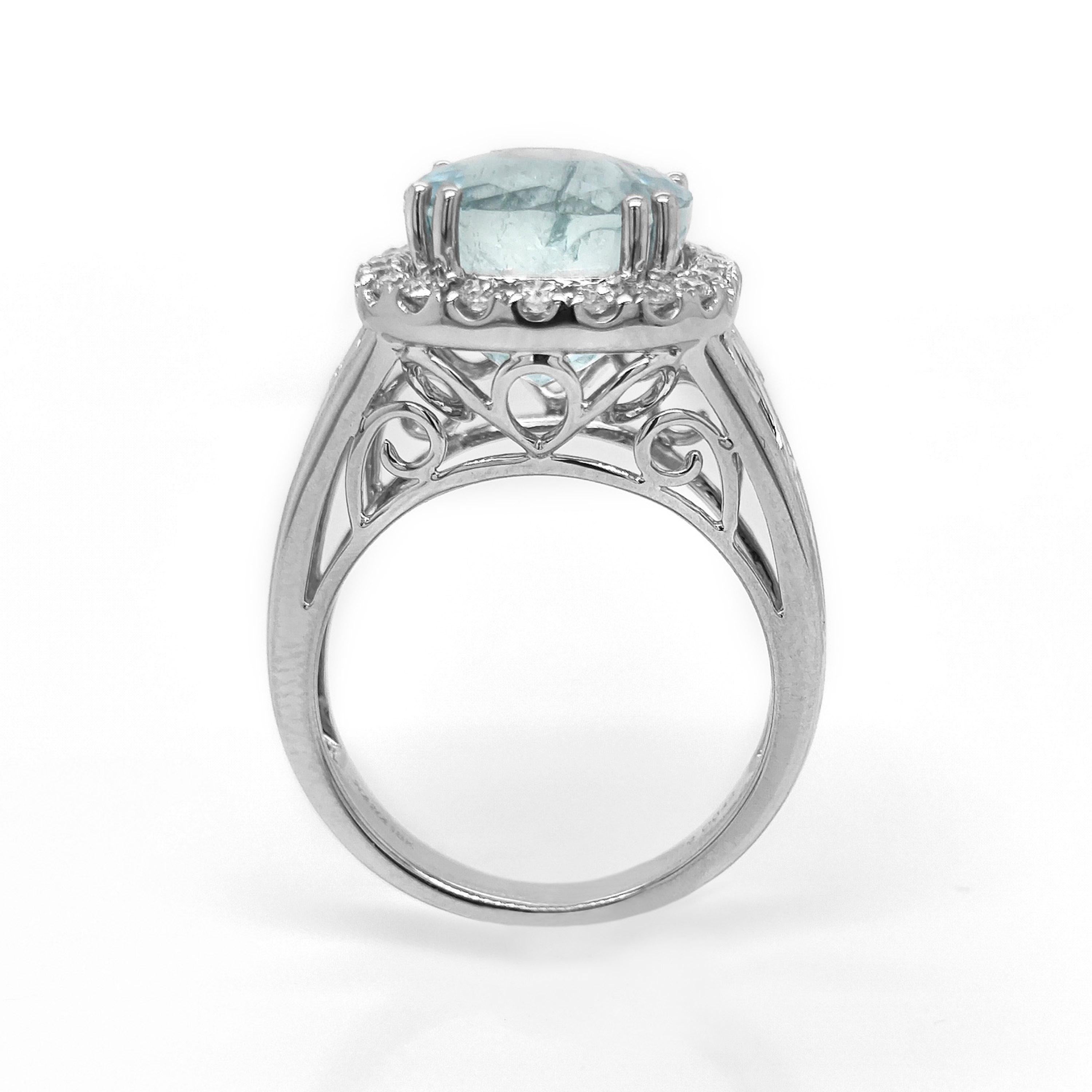 7.91 Carat Aquamarine and White Diamond White Gold Ring In New Condition For Sale In New York, NY