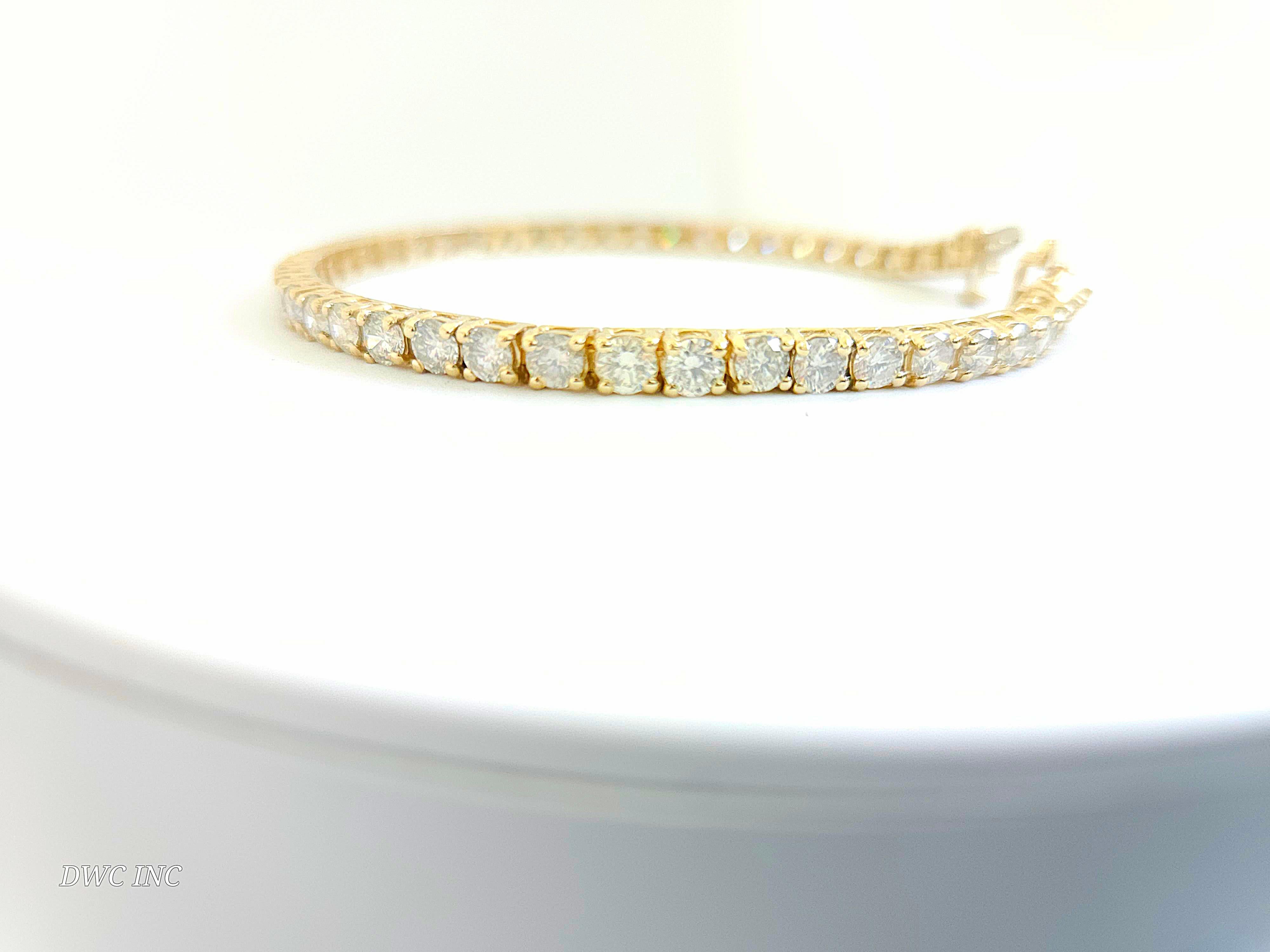 7.91 Carat Round Brilliant Cut Diamond Tennis Bracelet 14 Karat Yellow Gold In New Condition For Sale In Great Neck, NY
