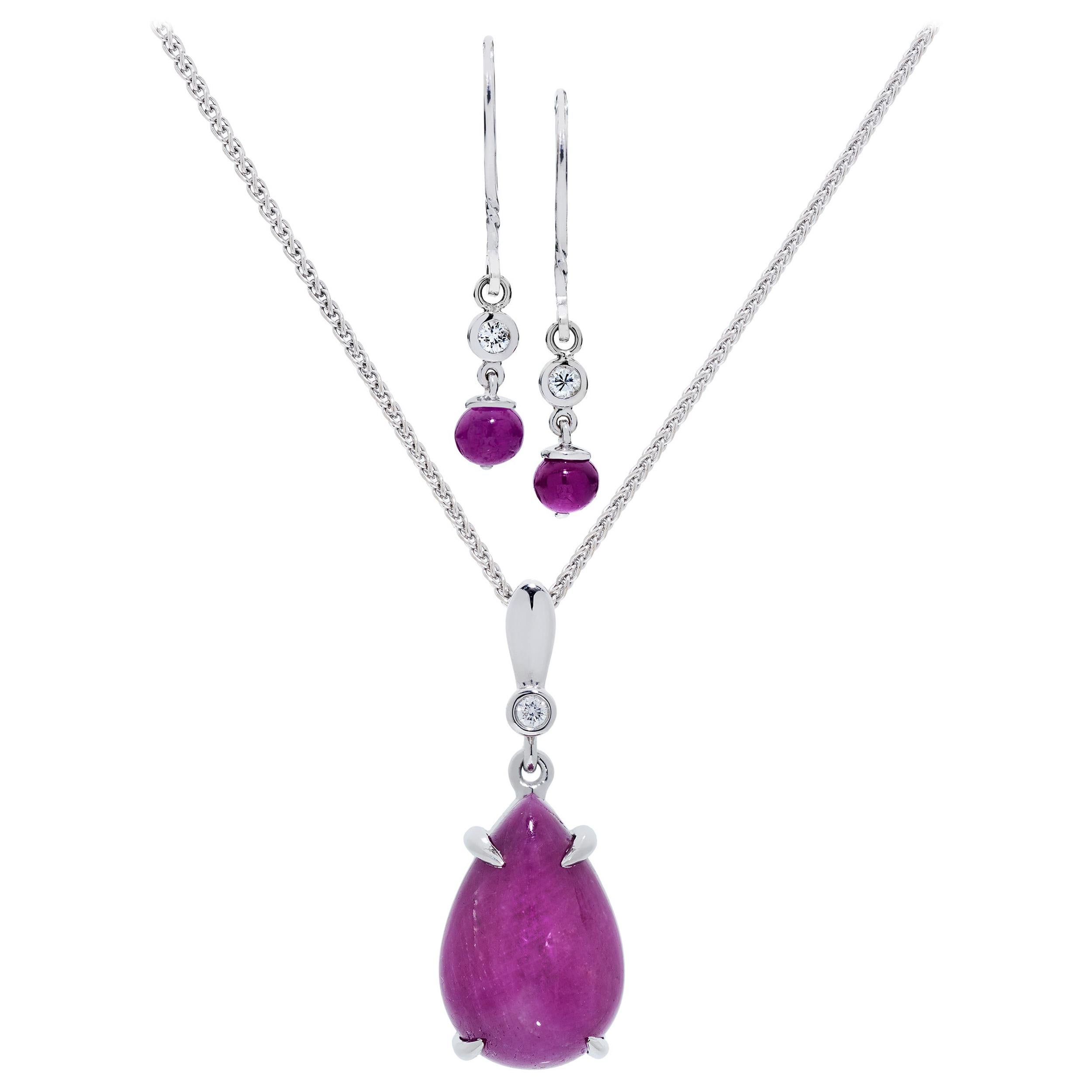 7.91 Carats Pear-Shaped Ruby Cabochon in Platinum Pendant and Earring Set