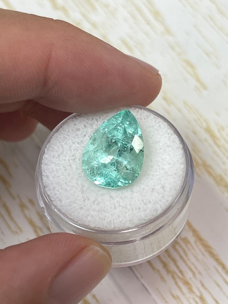 Taille poire 7.92 Carat Seafoam Green Colombian Emerald - Pear Cut Light Green Teardrop en vente