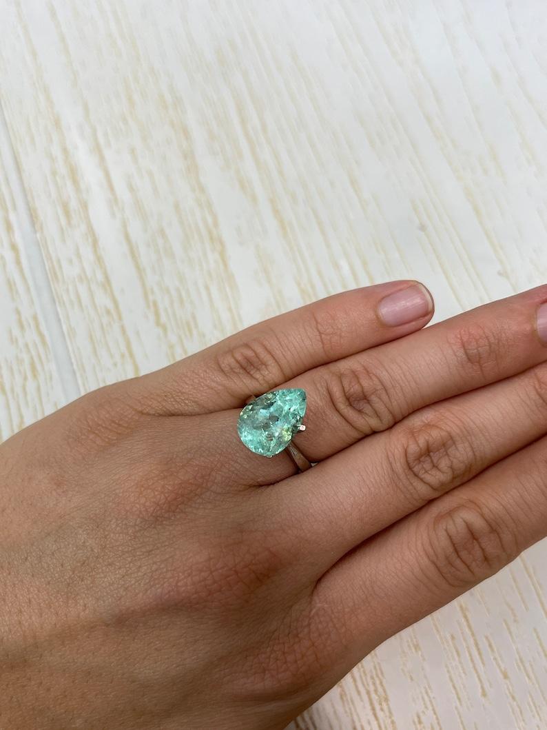 7.92 Carat Seafoam Green Colombian Emerald - Pear Cut Light Green Teardrop en vente 2