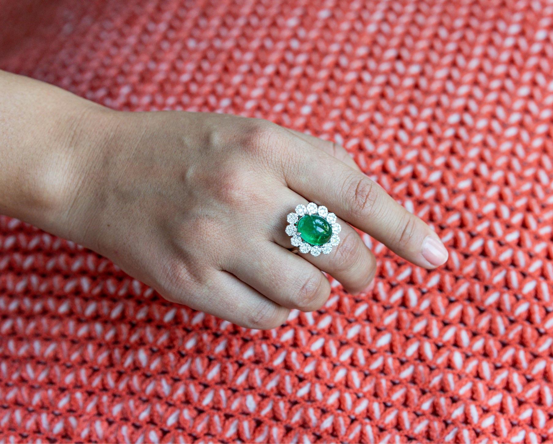 7.93 Carat Emerald and Diamond Cocktail Ring In New Condition For Sale In Bangkok, Thailand