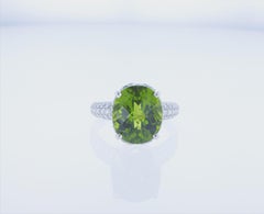 Anillo de Cóctel de Peridoto Ovalado de 7,93 Quilates en Oro Blanco de 18k con Paladio