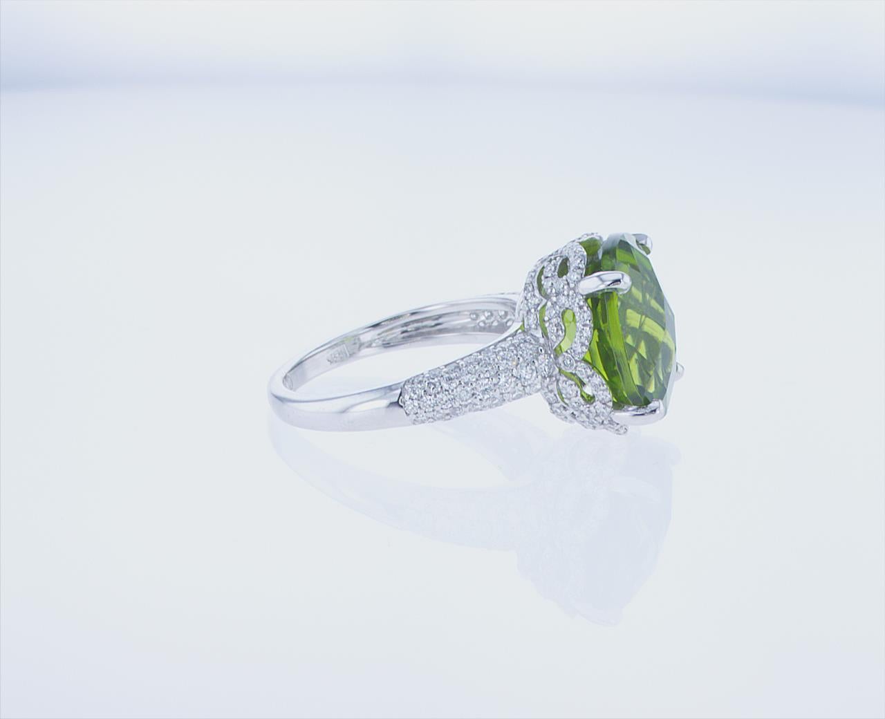 Women's or Men's 7.93 Carat Oval Peridot Cocktail Ring in 18k White Gold with Palladium For Sale