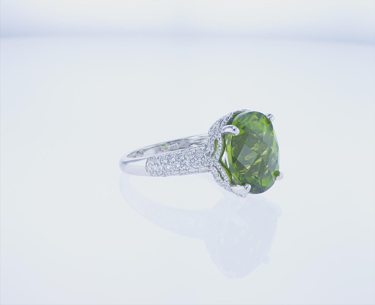 7.93 Carat Oval Peridot Cocktail Ring in 18k White Gold with Palladium For Sale 1