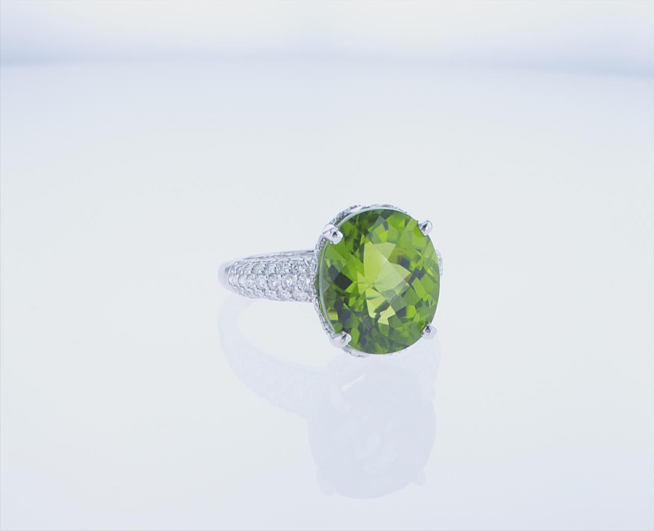 7.93 Carat Oval Peridot Cocktail Ring in 18k White Gold with Palladium For Sale 2