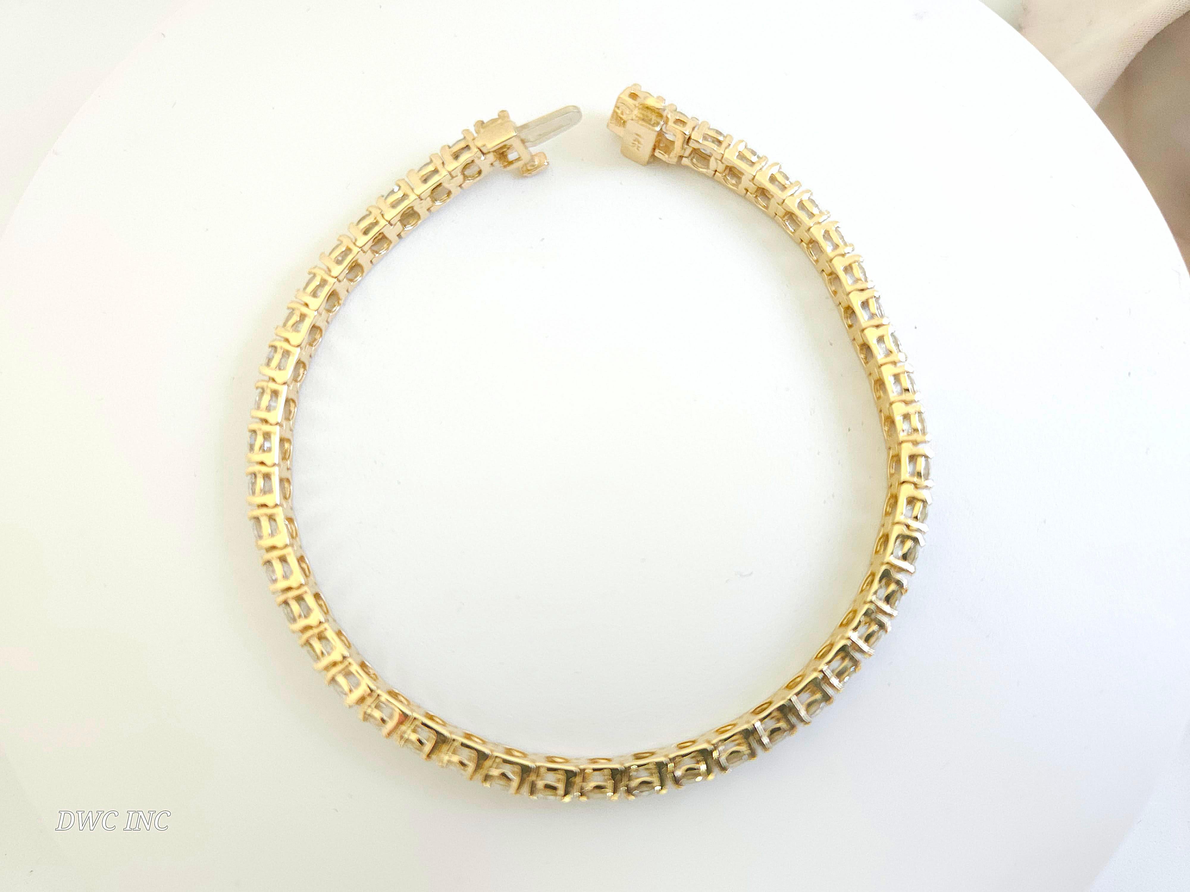 7,93 Karat runder Diamant-Tennisarmband aus 14 Karat Gelbgold mit Brillantschliff für Damen oder Herren im Angebot