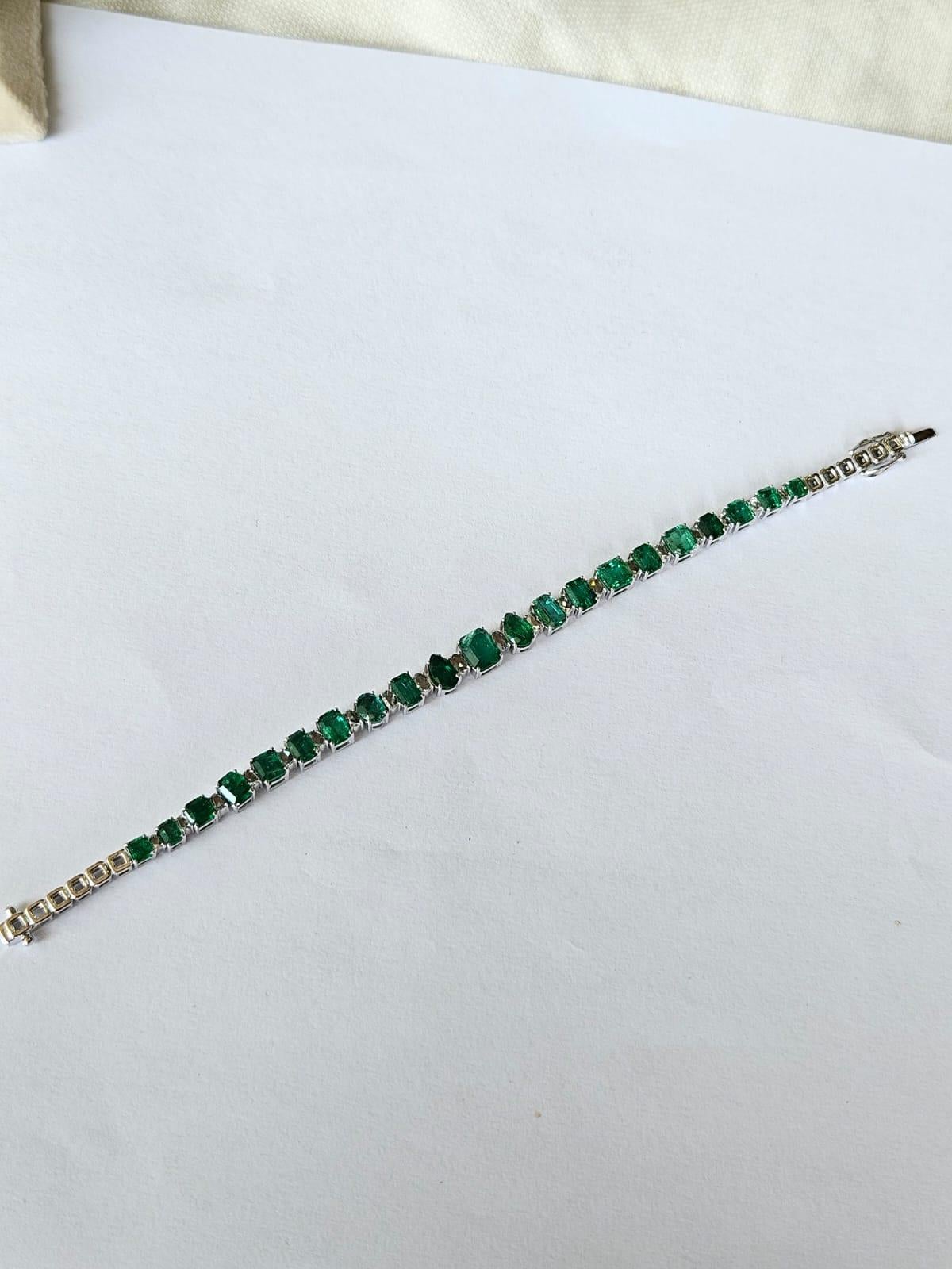 7.93 carats, natural Zambian Emeralds & Rose Cut Diamonds Tennis Bracelet In New Condition For Sale In Hong Kong, HK