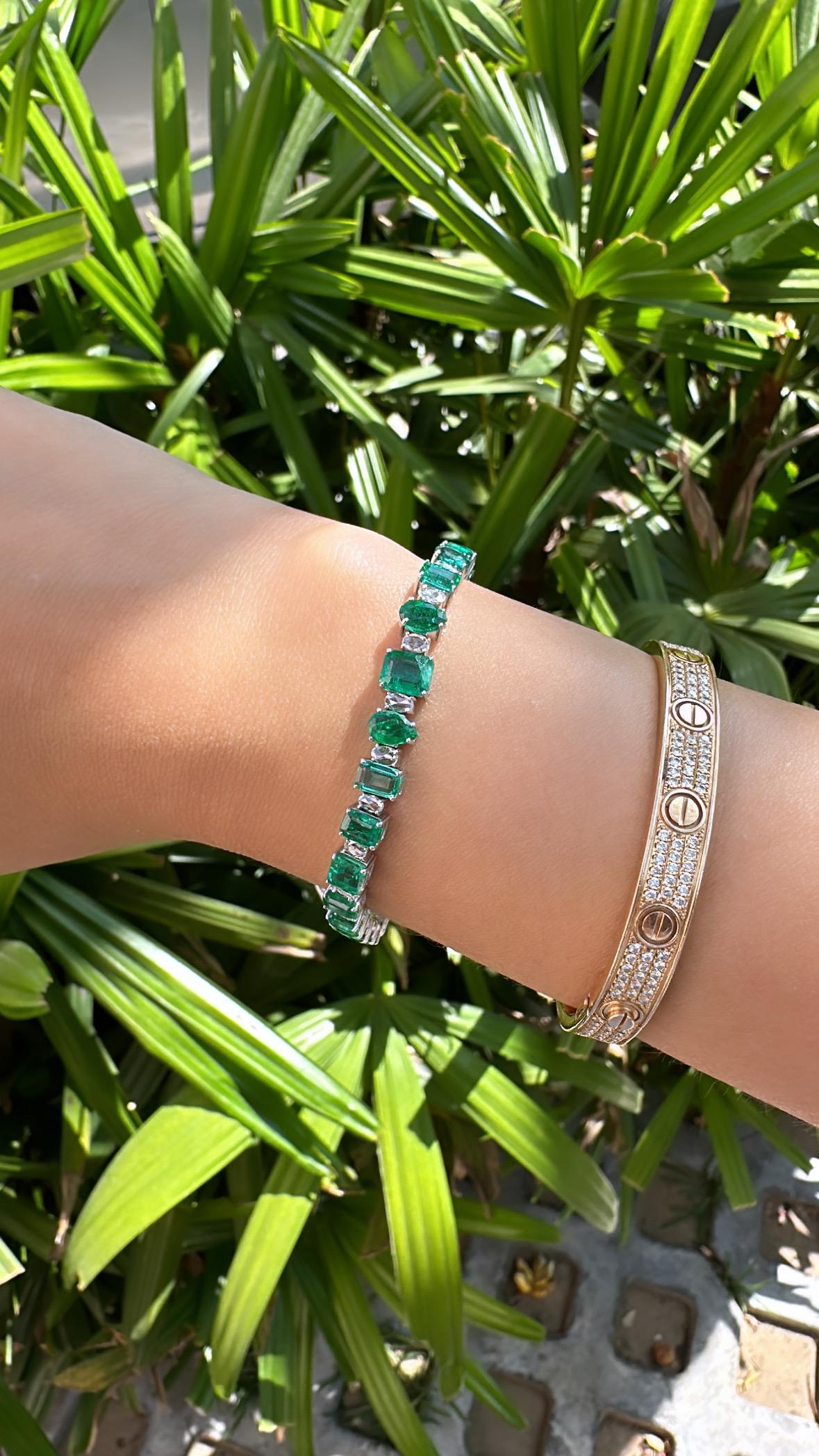 7.93 carats, natural Zambian Emeralds & Rose Cut Diamonds Tennis Bracelet For Sale 4