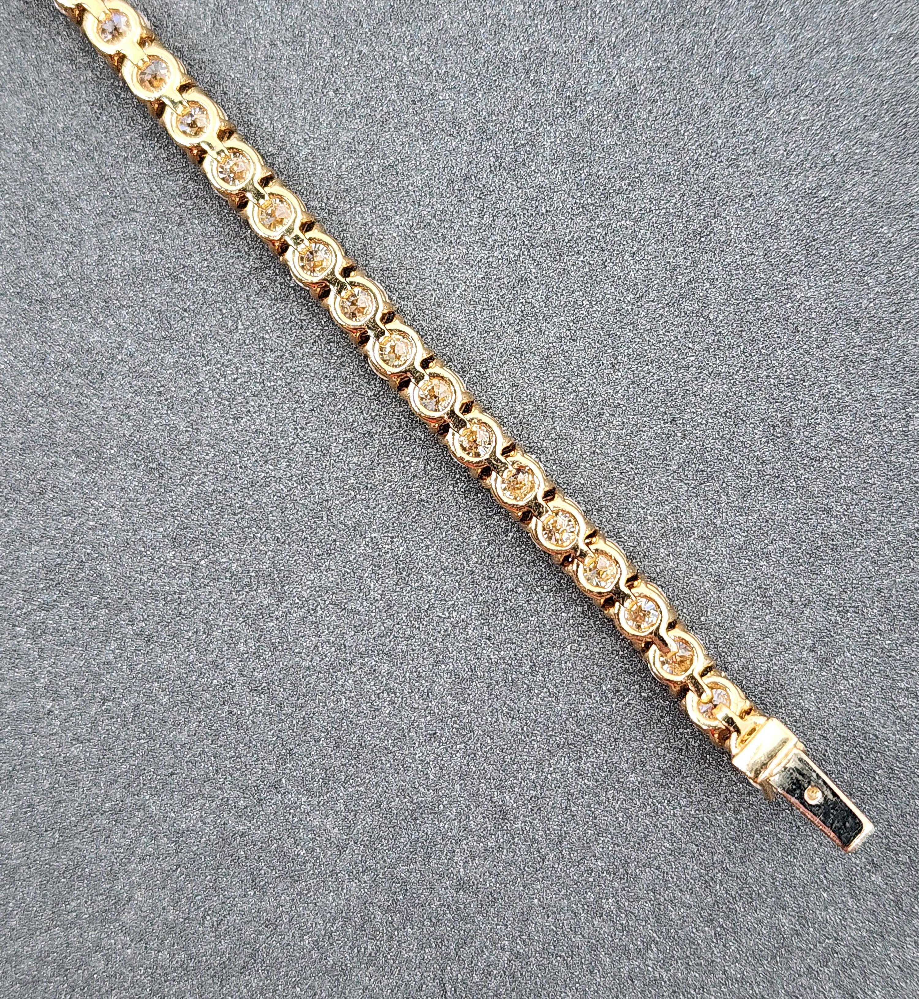 Women's or Men's 7.93 Ct Diamond Tennis Bracelet For Sale