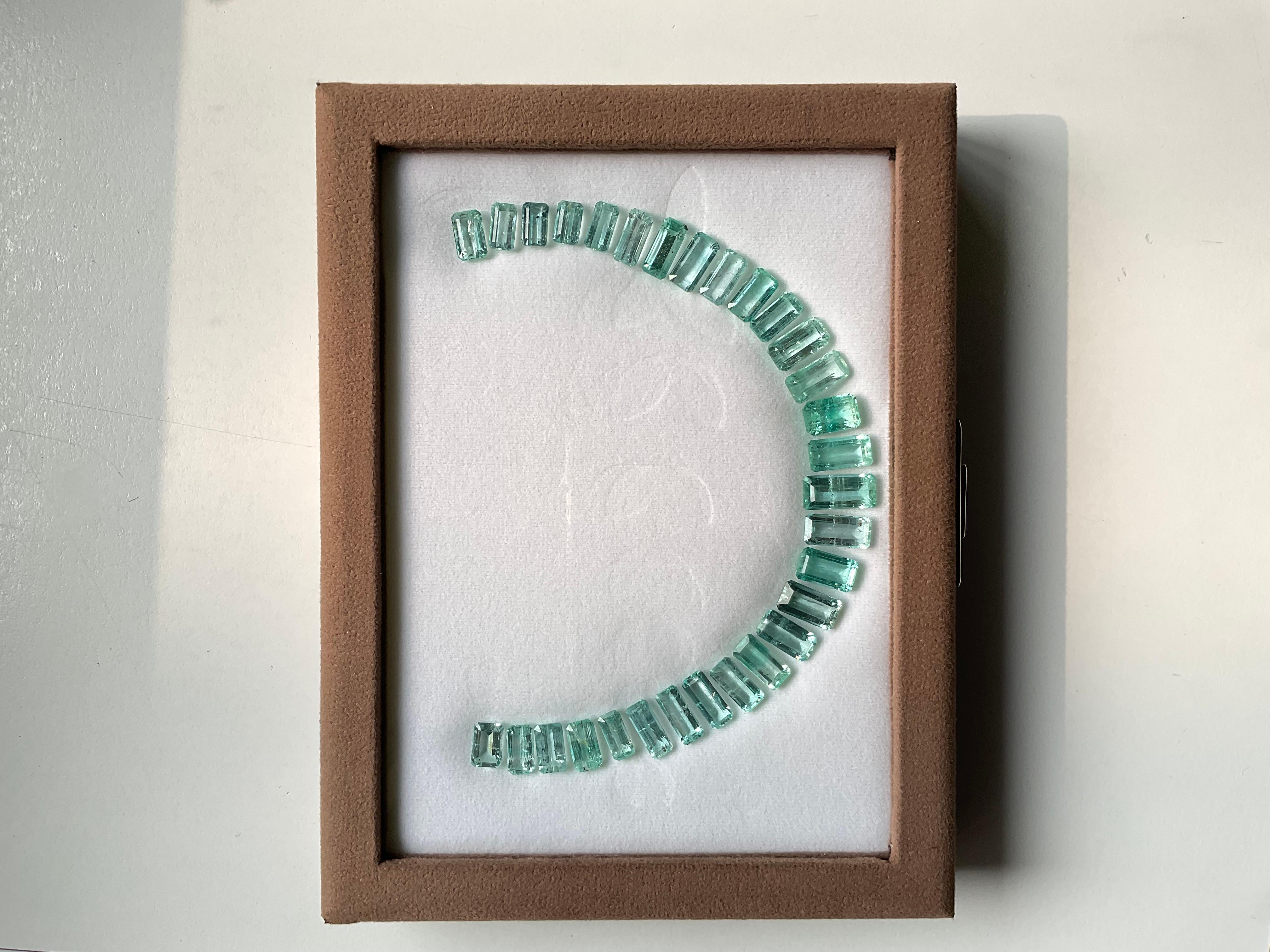 79,34 Karat Nigeria Smaragd Oktagon Schliff Stein Layout Feiner Schmuck Natürlicher Edelstein

Edelstein - Smaragd
Größe: 9x6 bis 14x7 MM
Gewicht :  79,34 Karat
Menge - 30 Stück
Form - Oktagon-Schliff                                                 
