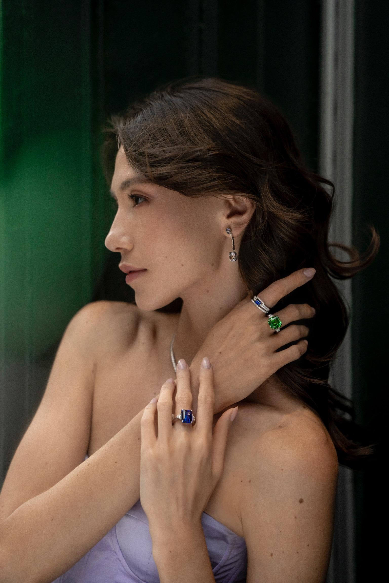 7.94 Ct. Boucles d'oreilles pendantes en spinelle de Birmanie, or blanc 18 carats Unisexe en vente