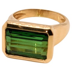 7.94 carats natural Green Tourmaline in a 18k Yellow gold ring setting