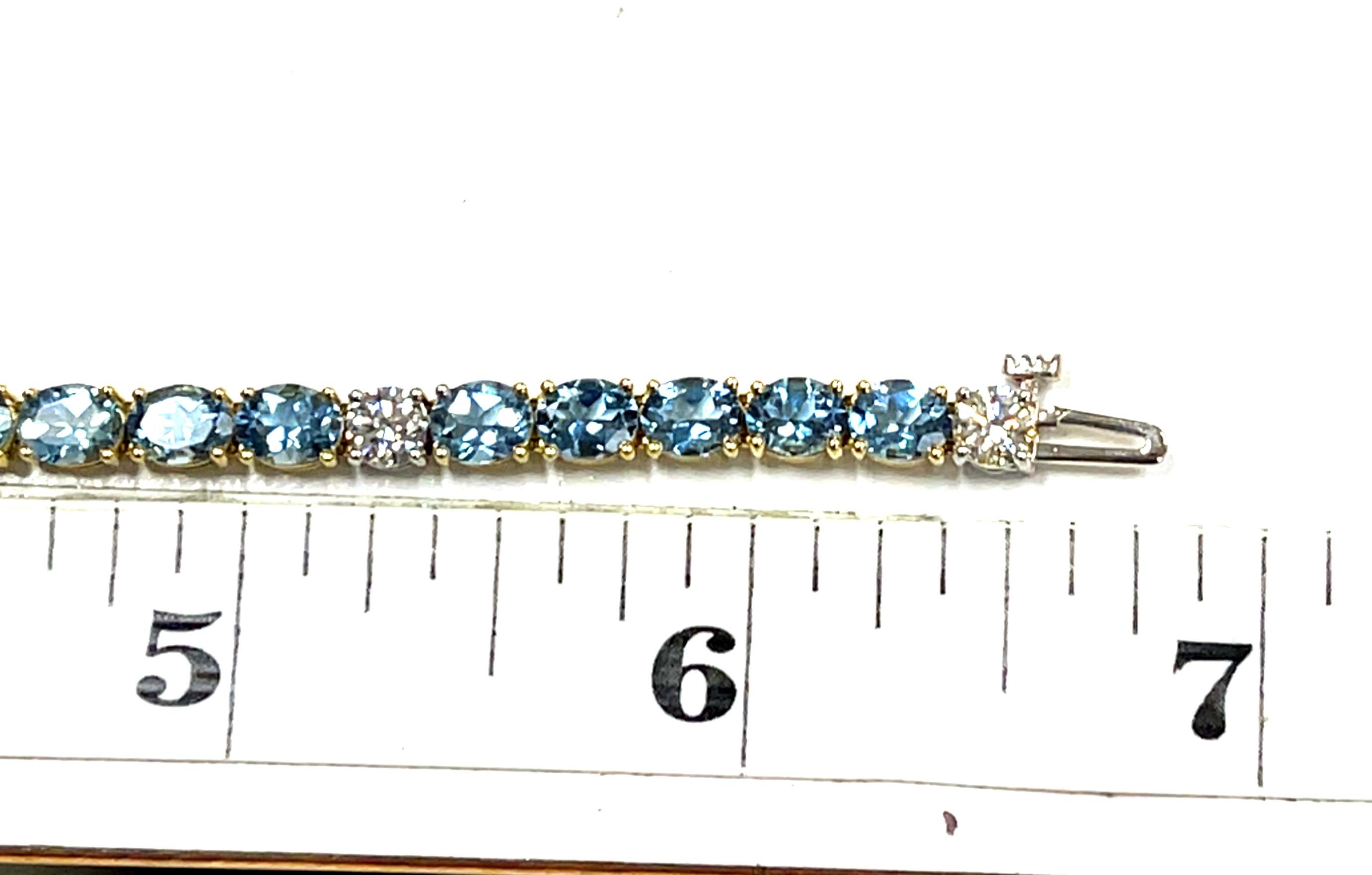 Bracelet tennis en or 18 carats avec aigue-marine ovale et diamants ronds de 7,94 carats au total en vente 1