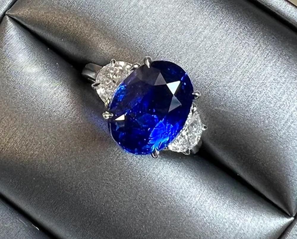 Sapphire Weight: 7.94 CTS, Diamond Weight: 0.91 CT, Metal: Platinum, Ring Size: 6, Shape: Oval, Color: Blue, Hardness: 9, Birthstone: September, GIT Certified