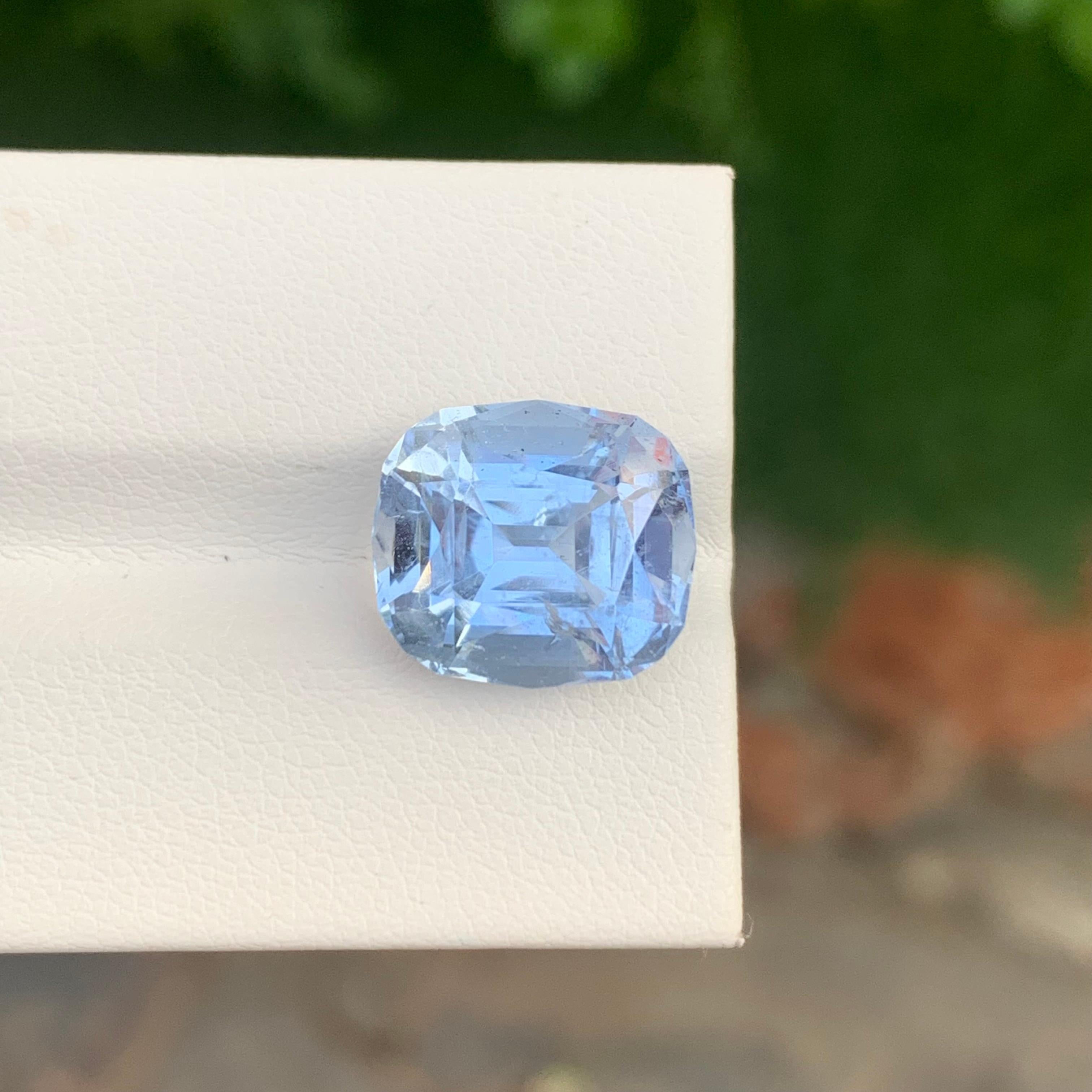 7,95 Karat wunderschön facettiert Goshenit Aquamarin Kissen Form Edelstein (Kissenschliff) im Angebot