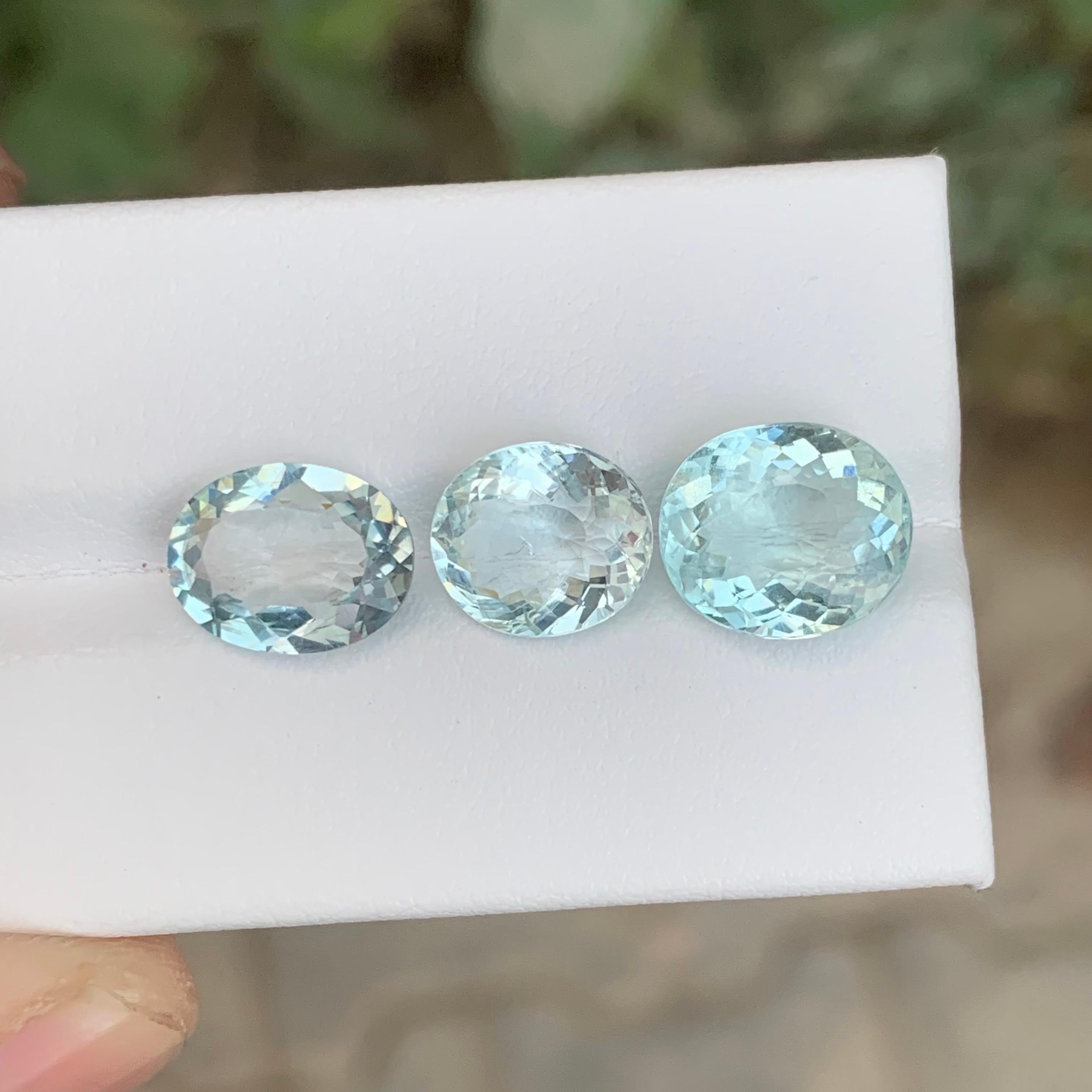 Lote Aguamarina Suelta 

Peso: 7,95 quilates
Tamaños: 3,35, 2,20 y 1,90 quilates 
Color : Azul Blanco
Origen: Nigeria
Tratamiento: No
Certificado: A petición
Forma: Oval

La aguamarina es una piedra preciosa de color azul a azul verdoso de la