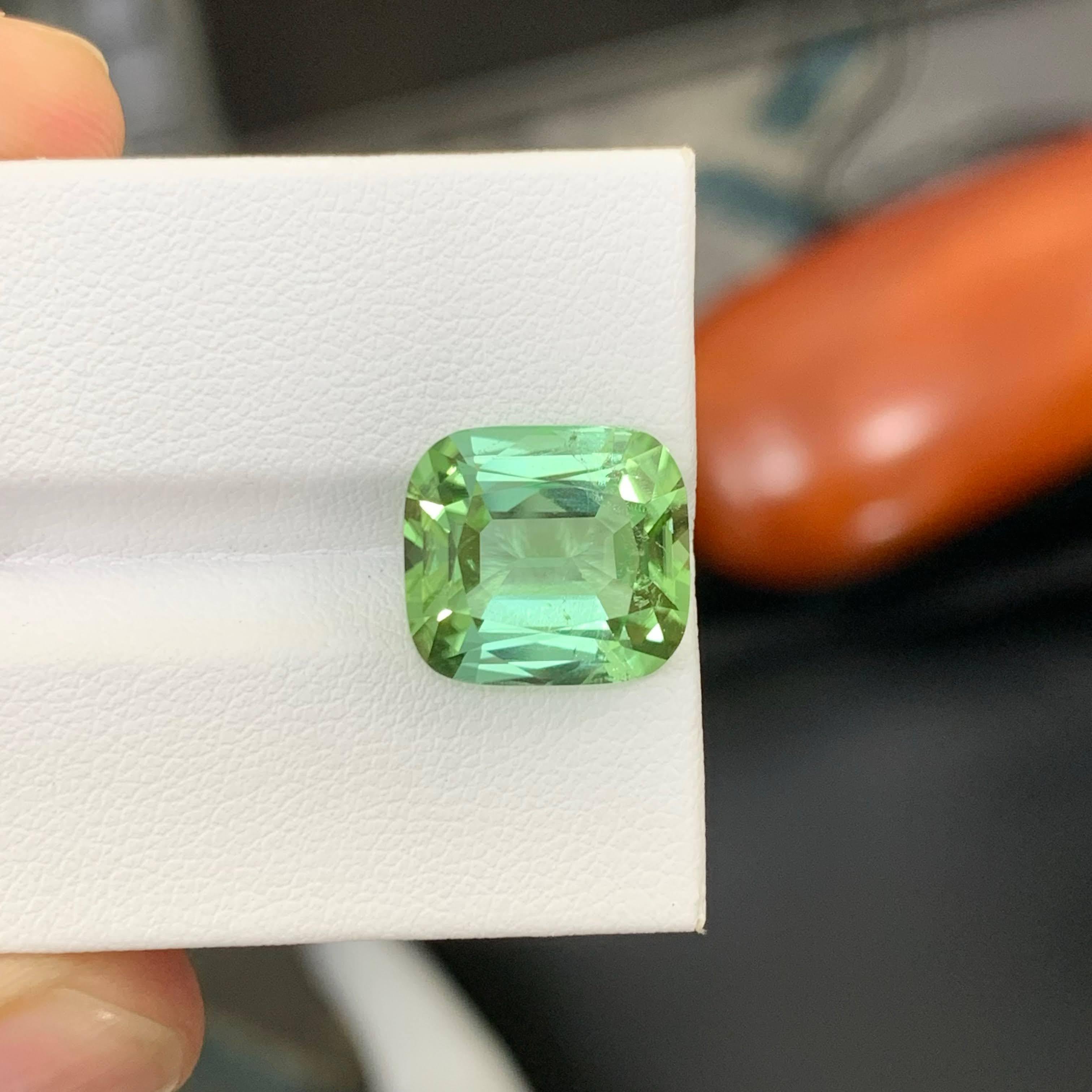 7.95 carati di tormalina verde menta naturale sfusa, pietra tagliata a cuscino Gemma afgana in vendita 5