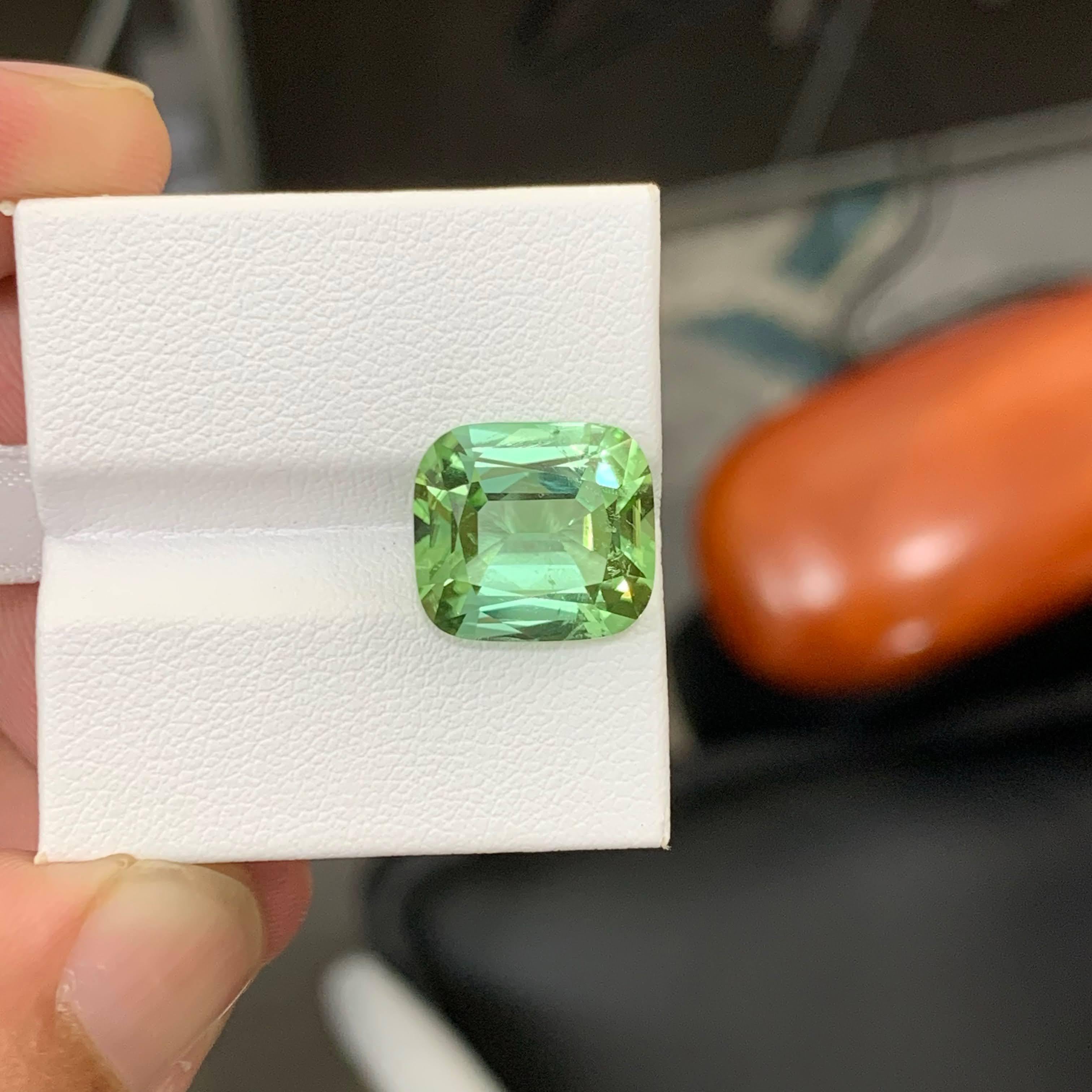 7.95 carati di tormalina verde menta naturale sfusa, pietra tagliata a cuscino Gemma afgana In condizioni Nuovo in vendita a Bangkok, TH