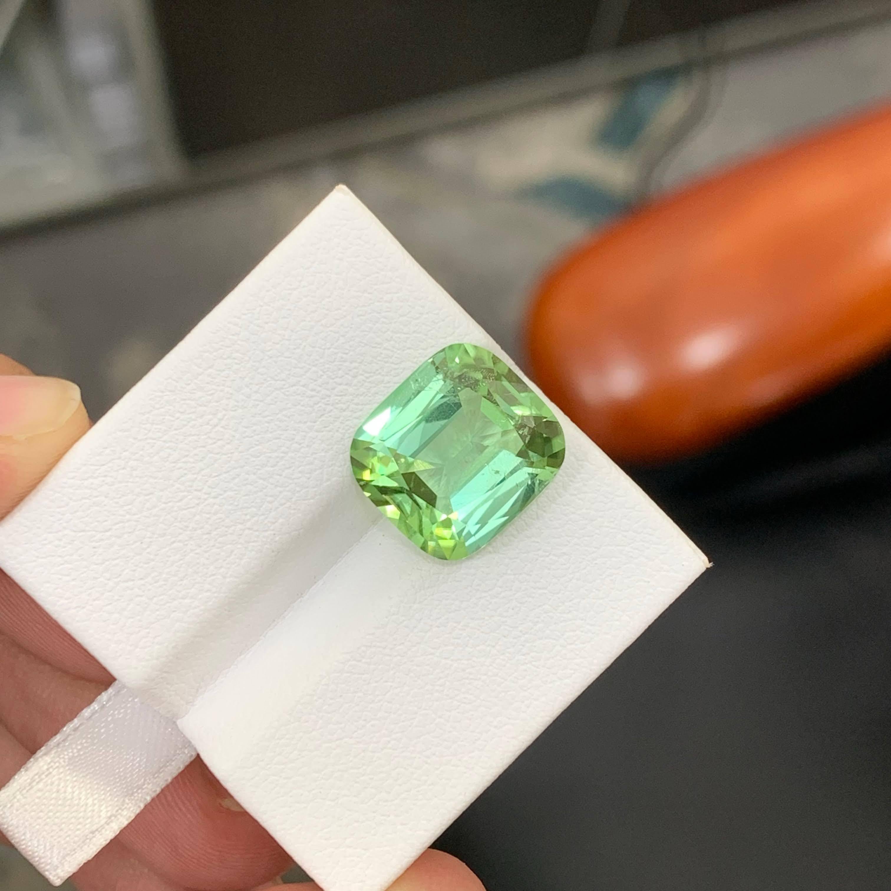 7.95 carati di tormalina verde menta naturale sfusa, pietra tagliata a cuscino Gemma afgana in vendita 1