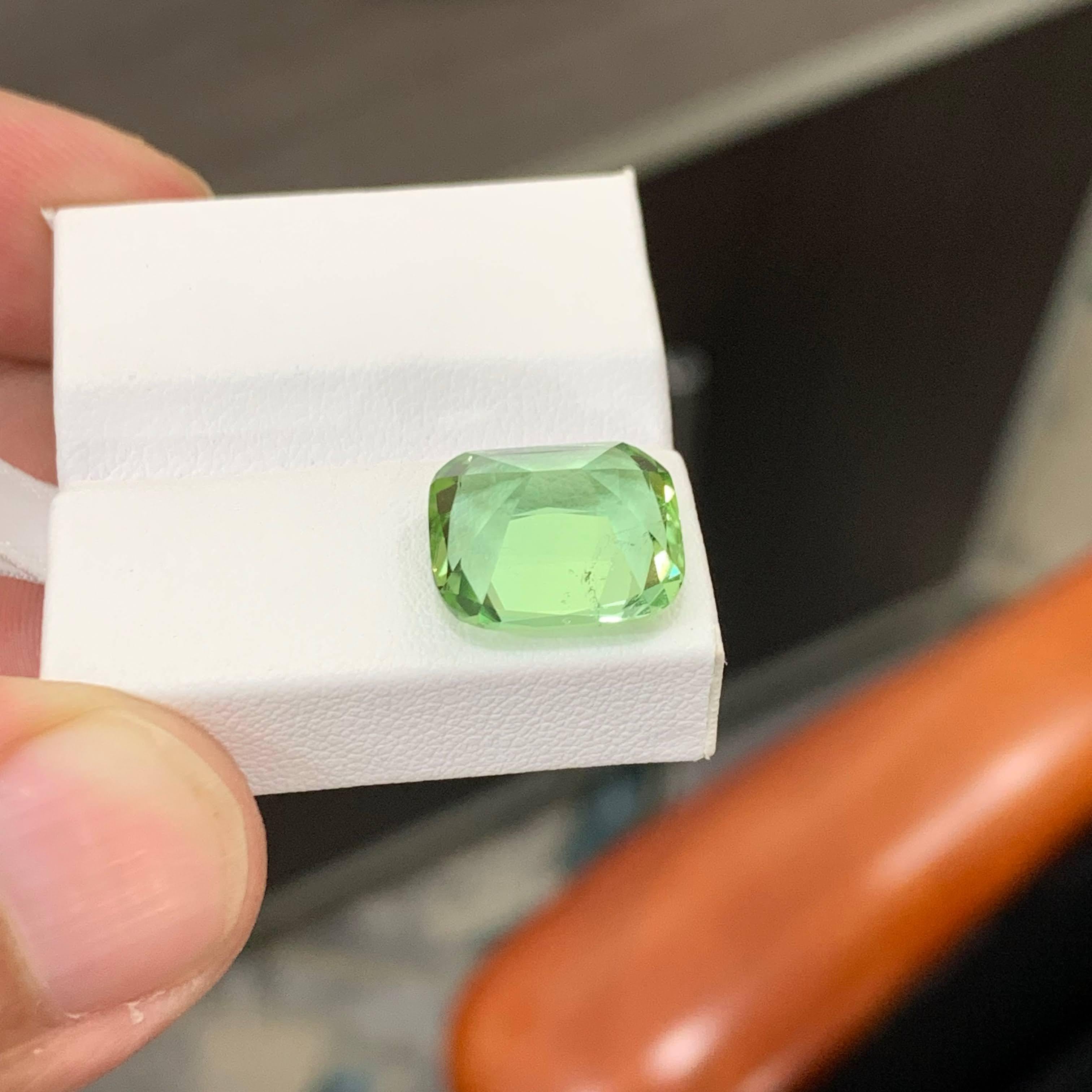 7.95 carati di tormalina verde menta naturale sfusa, pietra tagliata a cuscino Gemma afgana in vendita 2