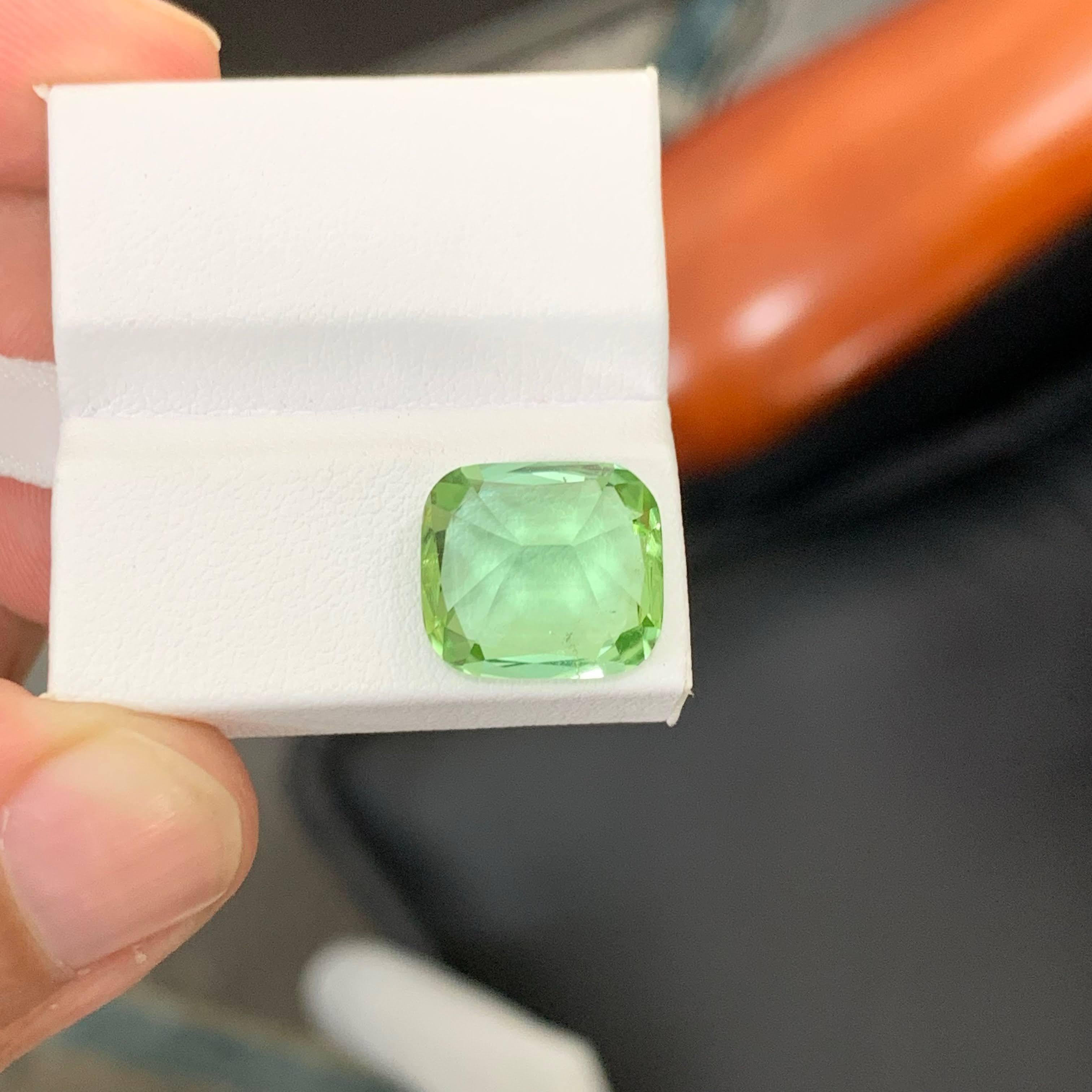 7.95 carati di tormalina verde menta naturale sfusa, pietra tagliata a cuscino Gemma afgana in vendita 3