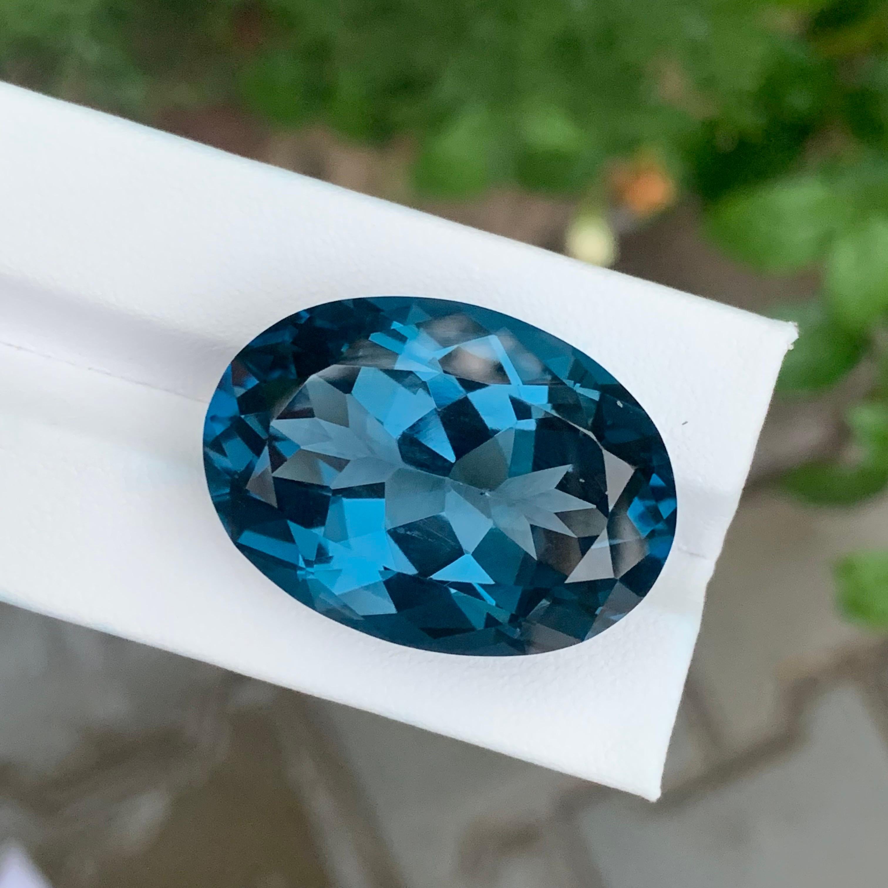 79,50 Karat Natürlicher loser Londoner Blautopas Ovalform Edelstein (Ovalschliff) im Angebot