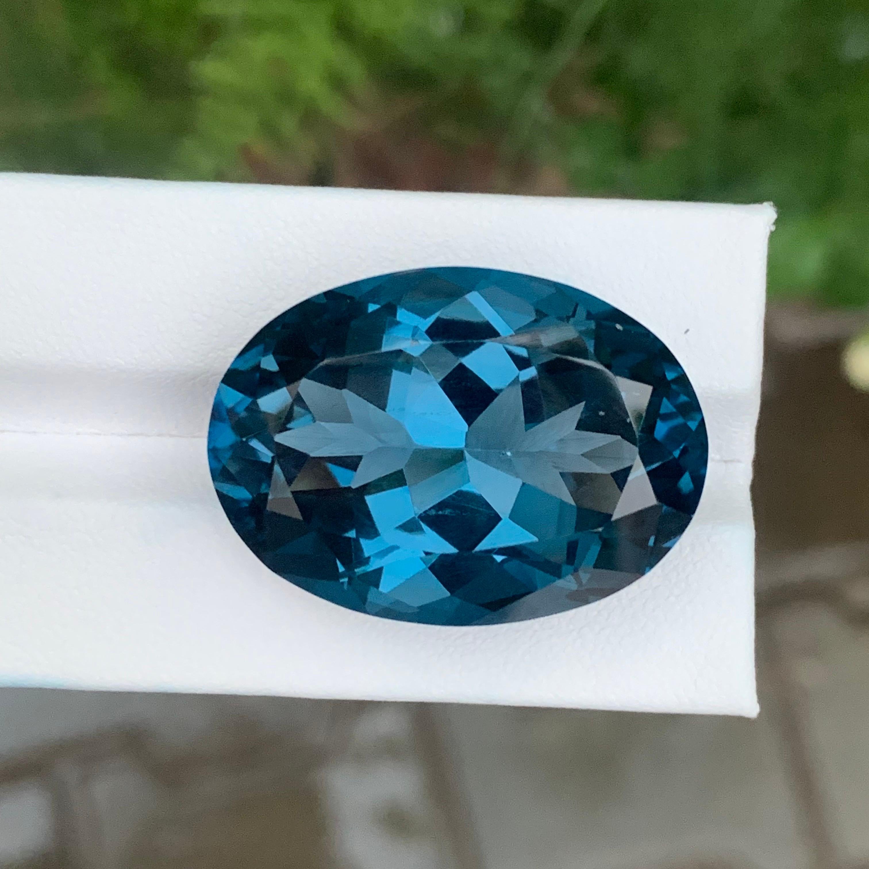 79,50 Karat Natürlicher loser Londoner Blautopas Ovalform Edelstein für Damen oder Herren im Angebot