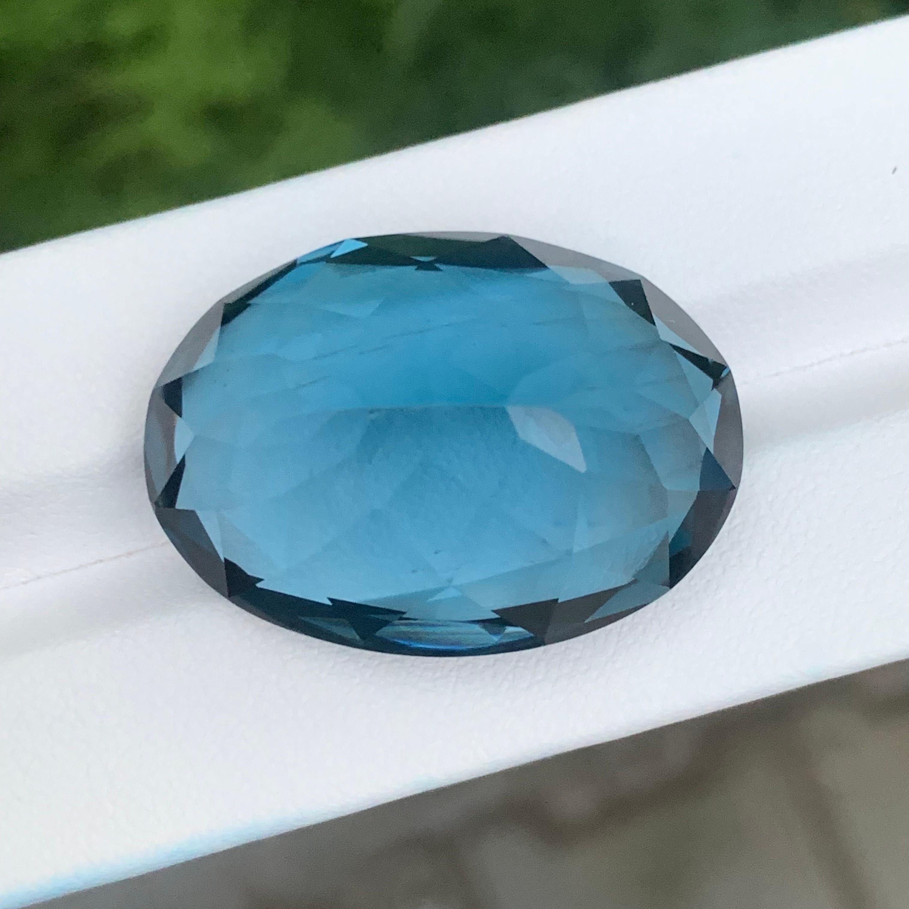 79,50 Karat Natürlicher loser Londoner Blautopas Ovalform Edelstein im Angebot 2