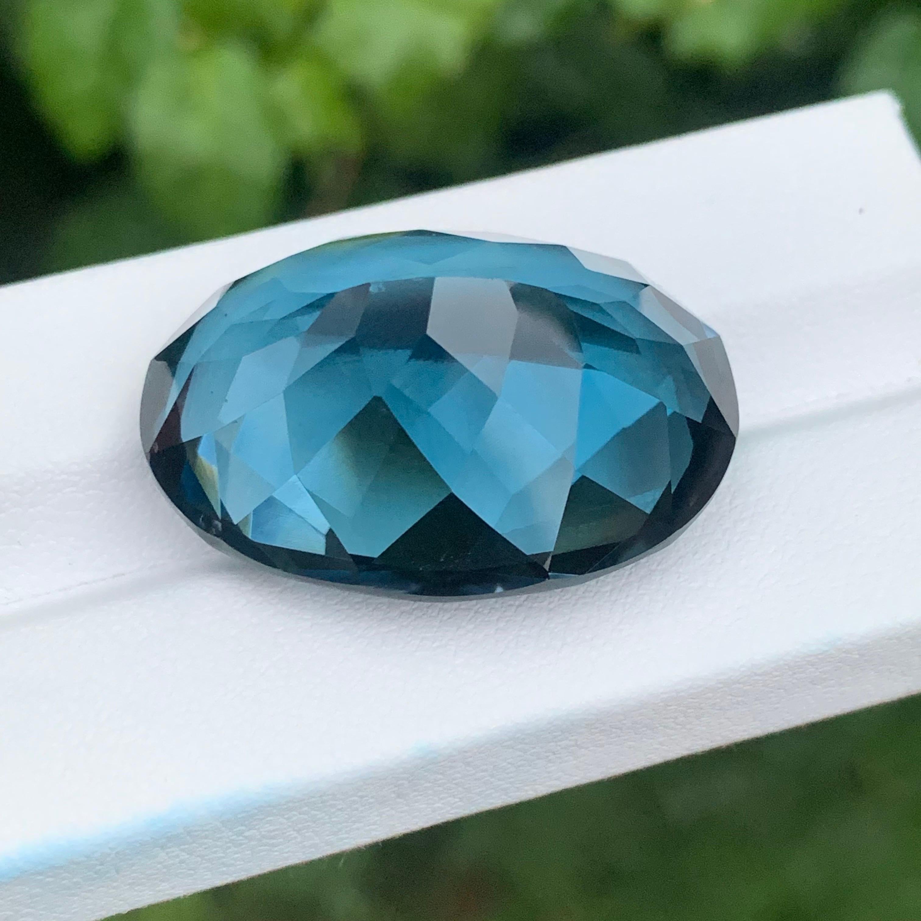 79,50 Karat Natürlicher loser Londoner Blautopas Ovalform Edelstein im Angebot 3