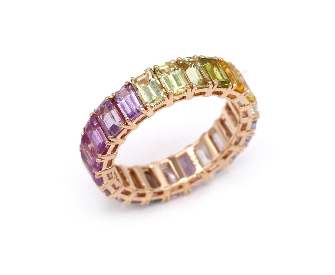 21 Baguette cut saphires fade from green to purple creating a balanced circular composition. By twisting the ring you get different looks depending on your mood. This is a solid alternative to classy mono-stone rings, which will never go out of