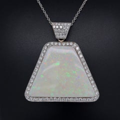 79,63 Karat Trapezförmiger australischer Opal und Diamant-Gold-Anhänger Halskette