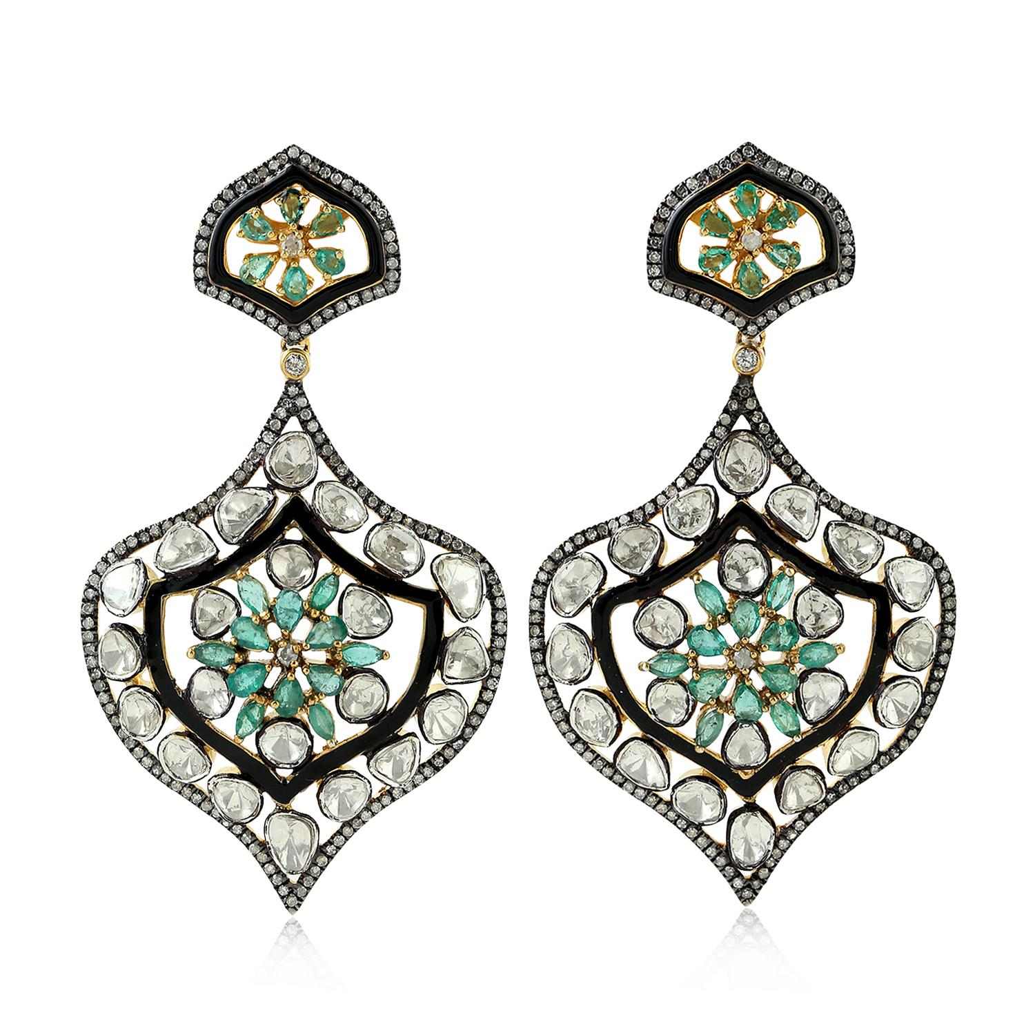 Contemporary 7.96ct Rose Cut Diamonds & Emerald Added To Spinning Top Shaped Dangle Earrings For Sale